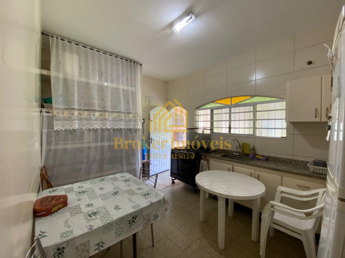 Charmosa casa térrea em localização privilegiada no indaiá, 