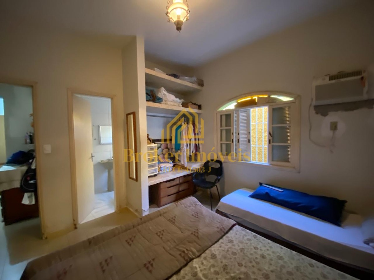 Charmosa casa térrea em localização privilegiada no Indaiá, com 5 dormitórios e muitas possibilidades!