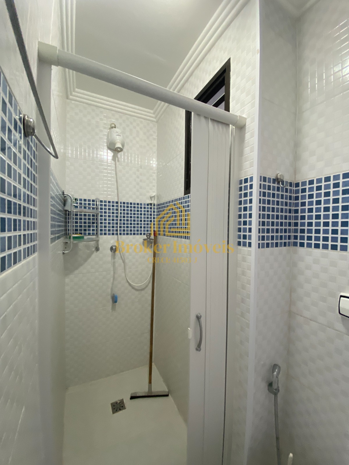 Apartamento com vista para o mar, condomínio pé na Areia Hawai Vivendas na Martim de Sá