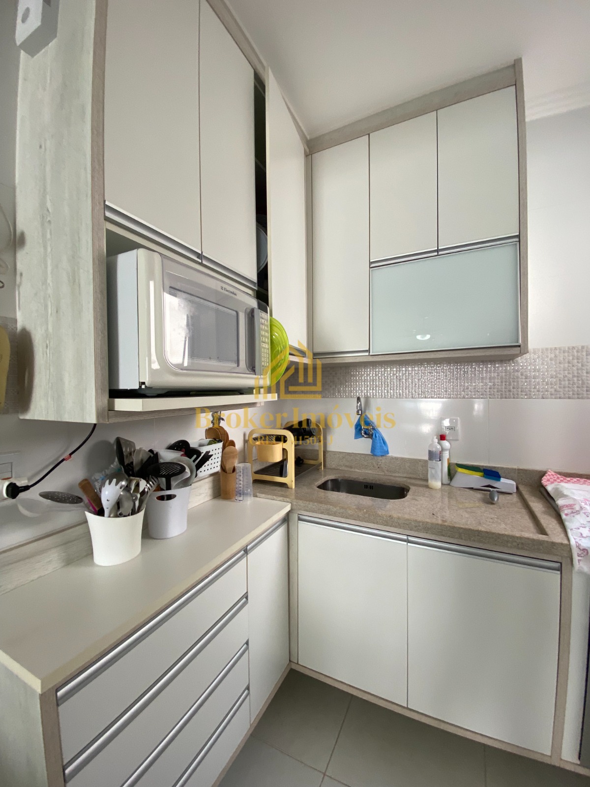 Apartamento com vista para o mar, condomínio pé na Areia Hawai Vivendas na Martim de Sá