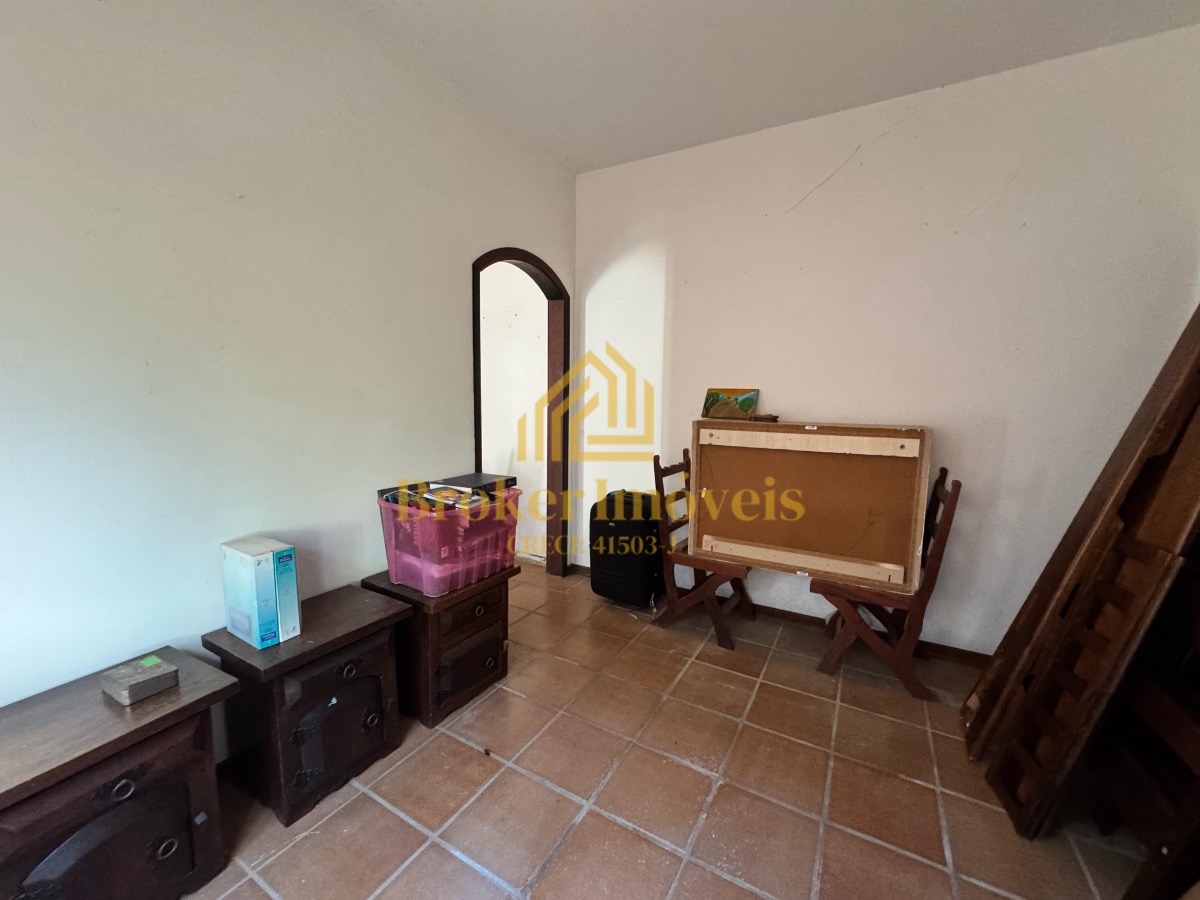 Casa térrea com 4 dormitórios e piscina, 100m da praia no ja