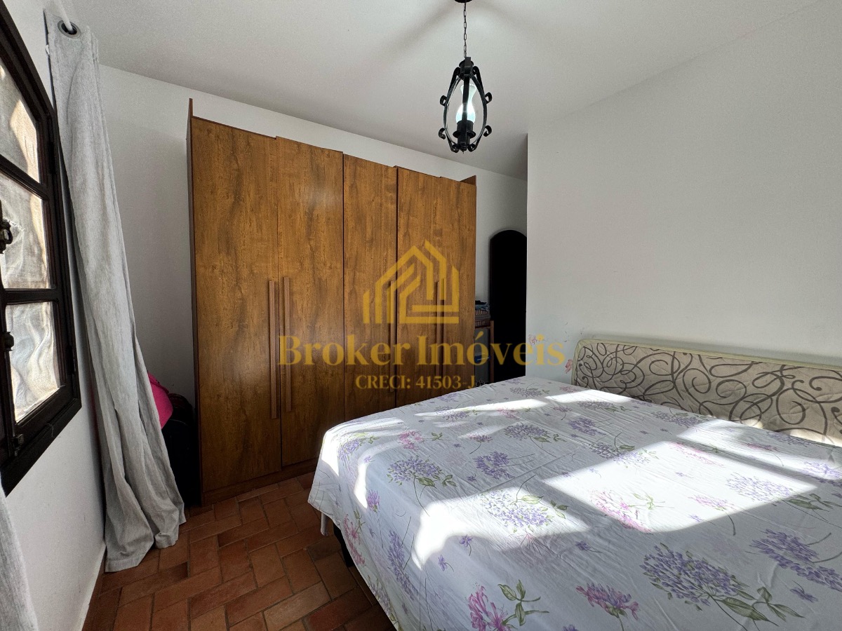 Casa térrea com 4 dormitórios e piscina, 100m da praia no jardim britânia