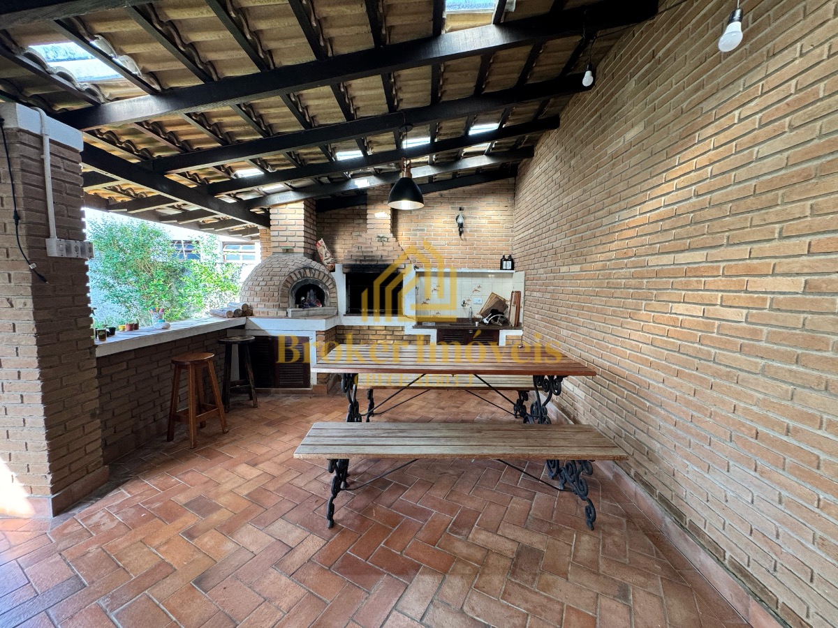 Casa térrea com 4 dormitórios e piscina, 100m da praia no jardim britânia