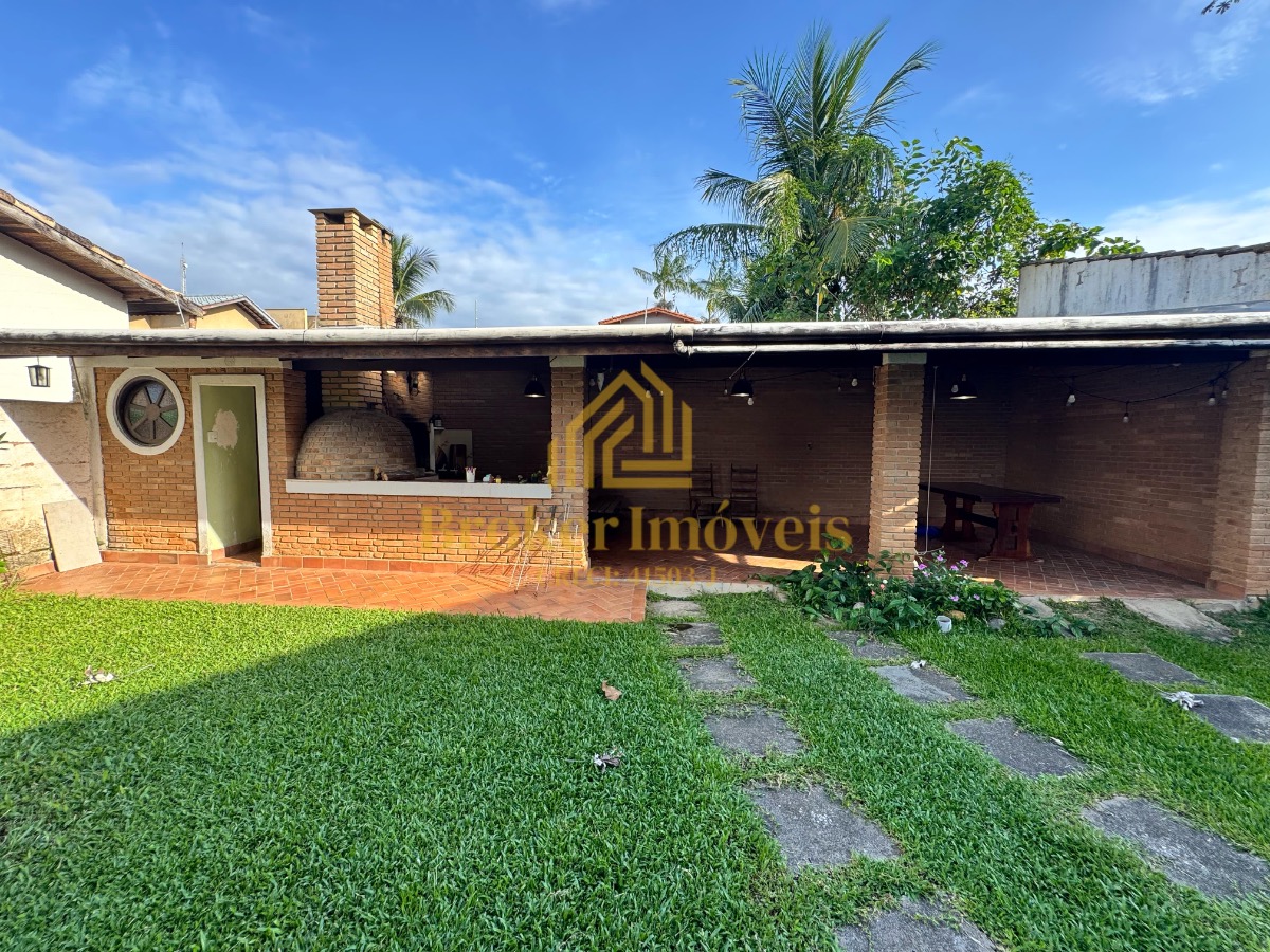 Casa térrea com 4 dormitórios e piscina, 100m da praia no jardim britânia