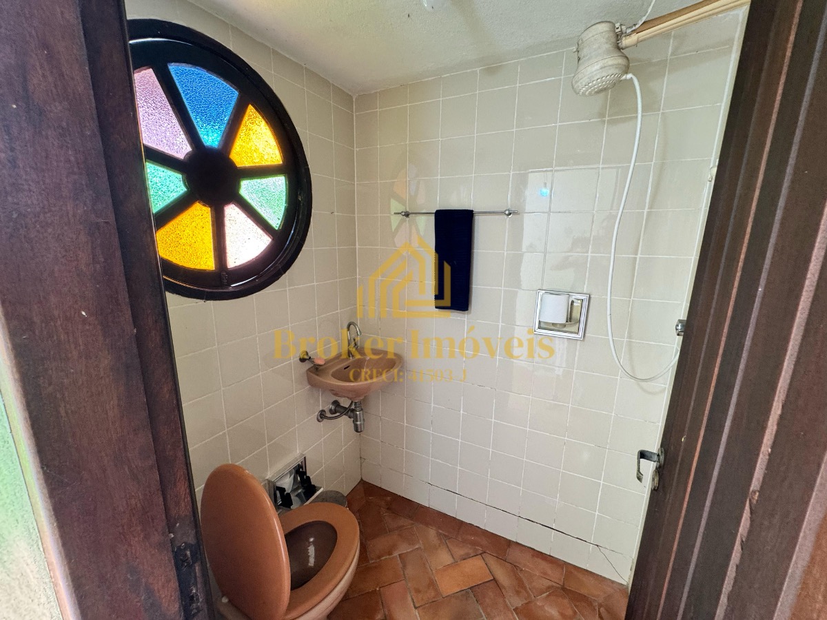 Casa térrea com 4 dormitórios e piscina, 100m da praia no ja