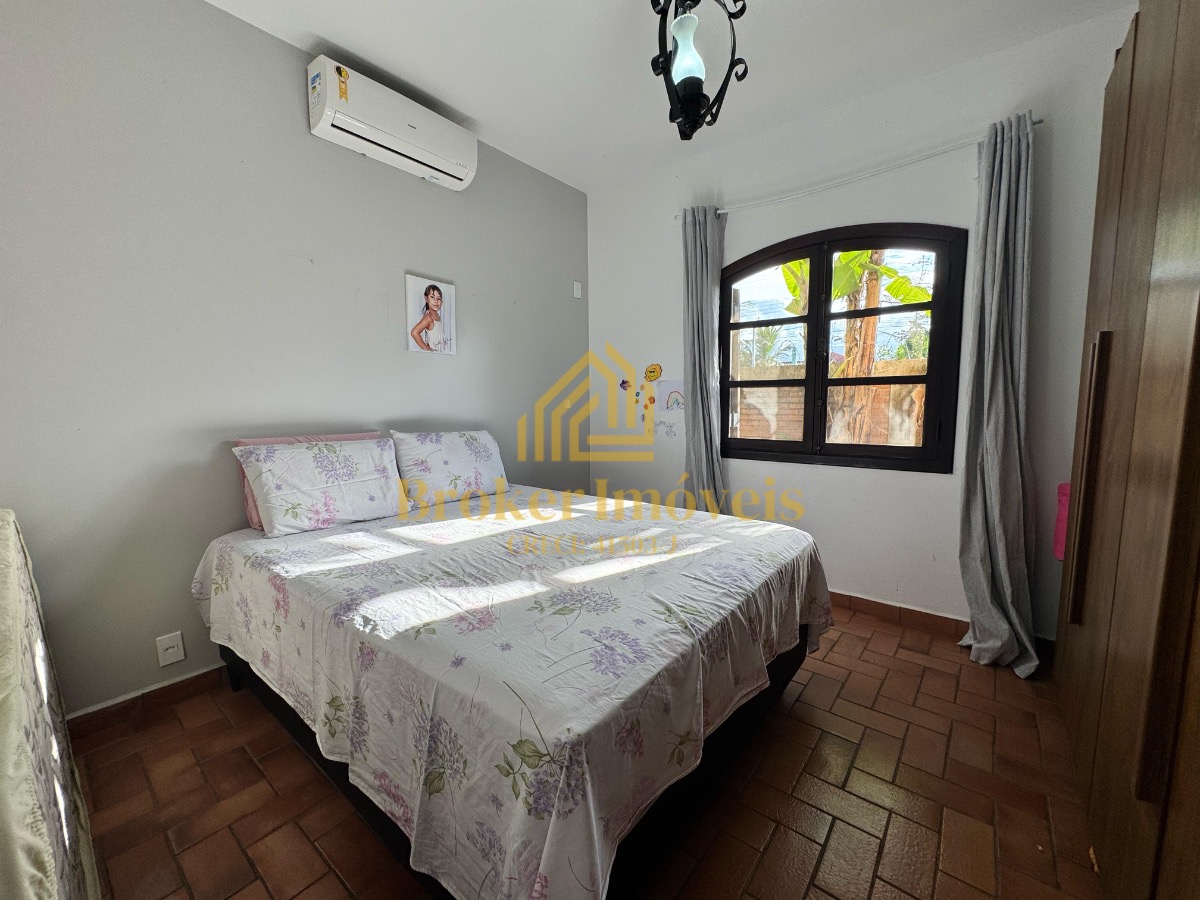Casa térrea com 4 dormitórios e piscina, 100m da praia no jardim britânia