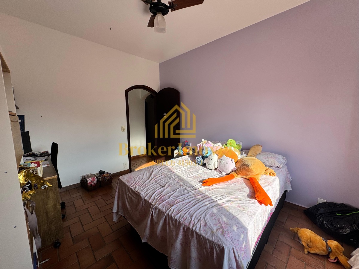 Casa térrea com 4 dormitórios e piscina, 100m da praia no jardim britânia