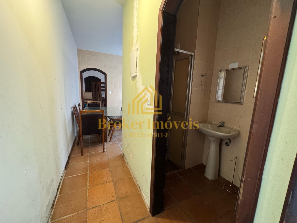 Casa térrea com 4 dormitórios e piscina, 100m da praia no ja