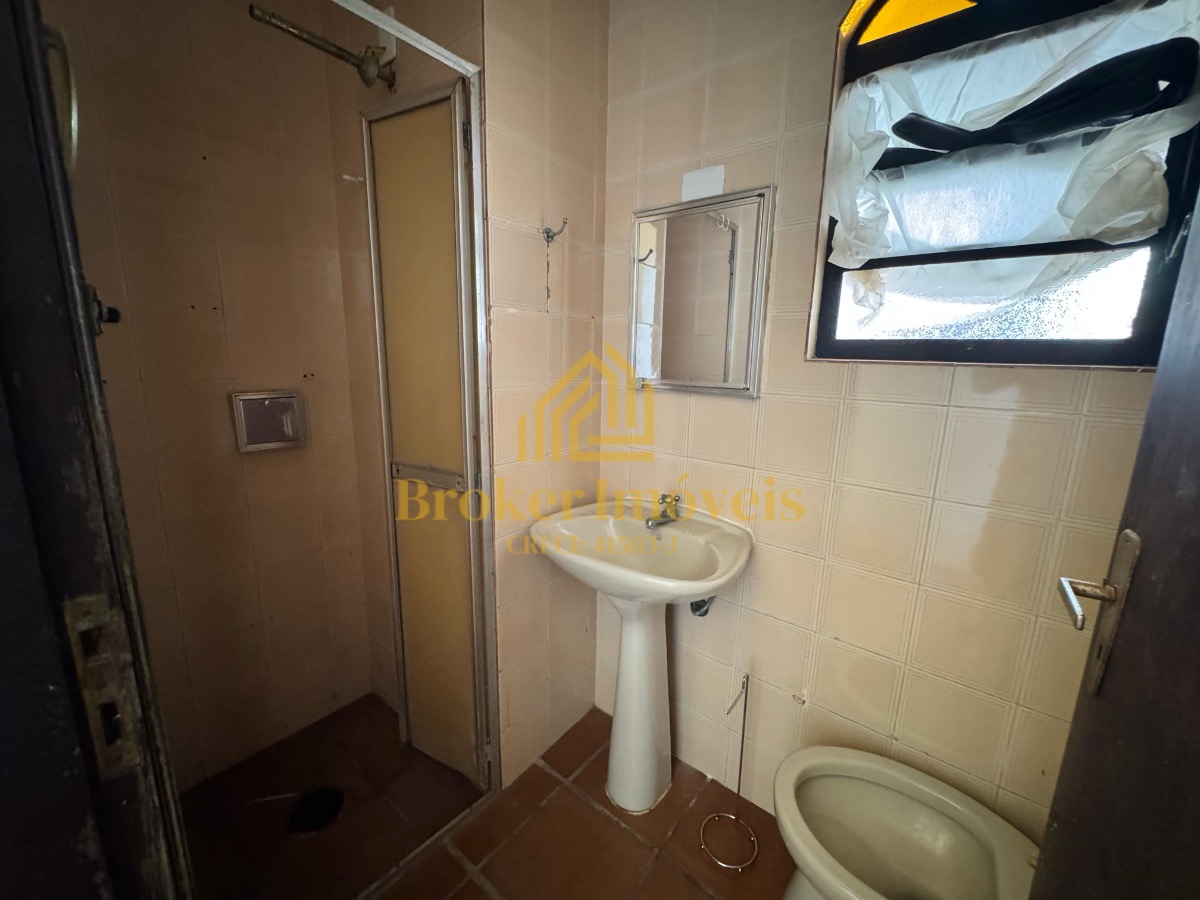 Casa térrea com 4 dormitórios e piscina, 100m da praia no ja