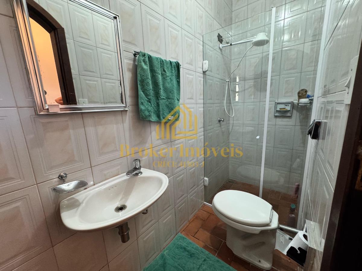 Casa térrea com 4 dormitórios e piscina, 100m da praia no jardim britânia