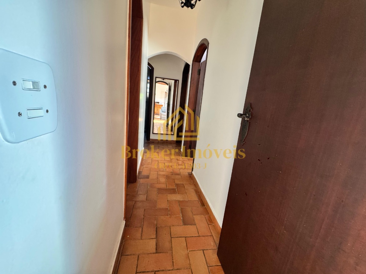Casa térrea com 4 dormitórios e piscina, 100m da praia no ja