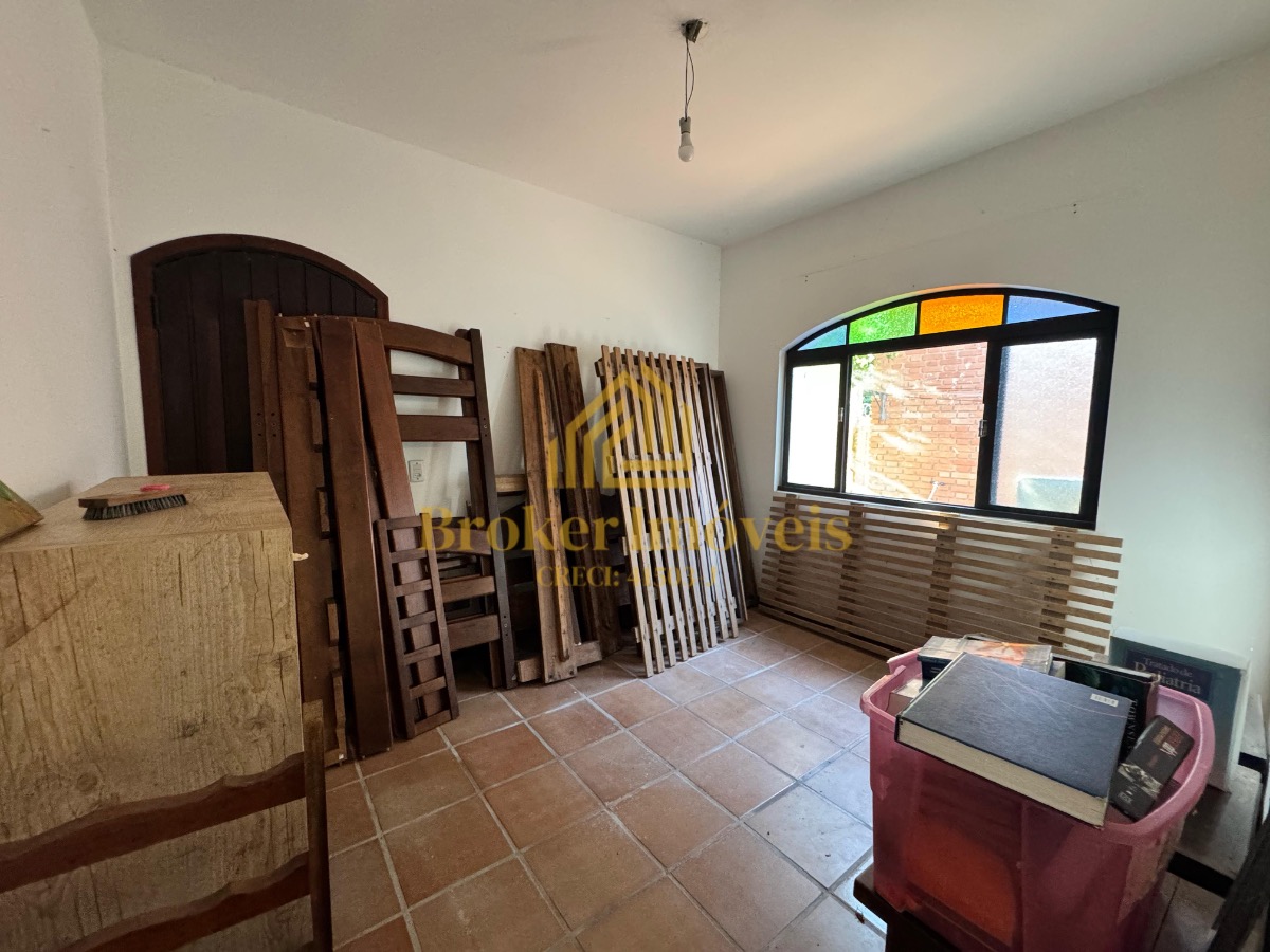Casa térrea com 4 dormitórios e piscina, 100m da praia no ja