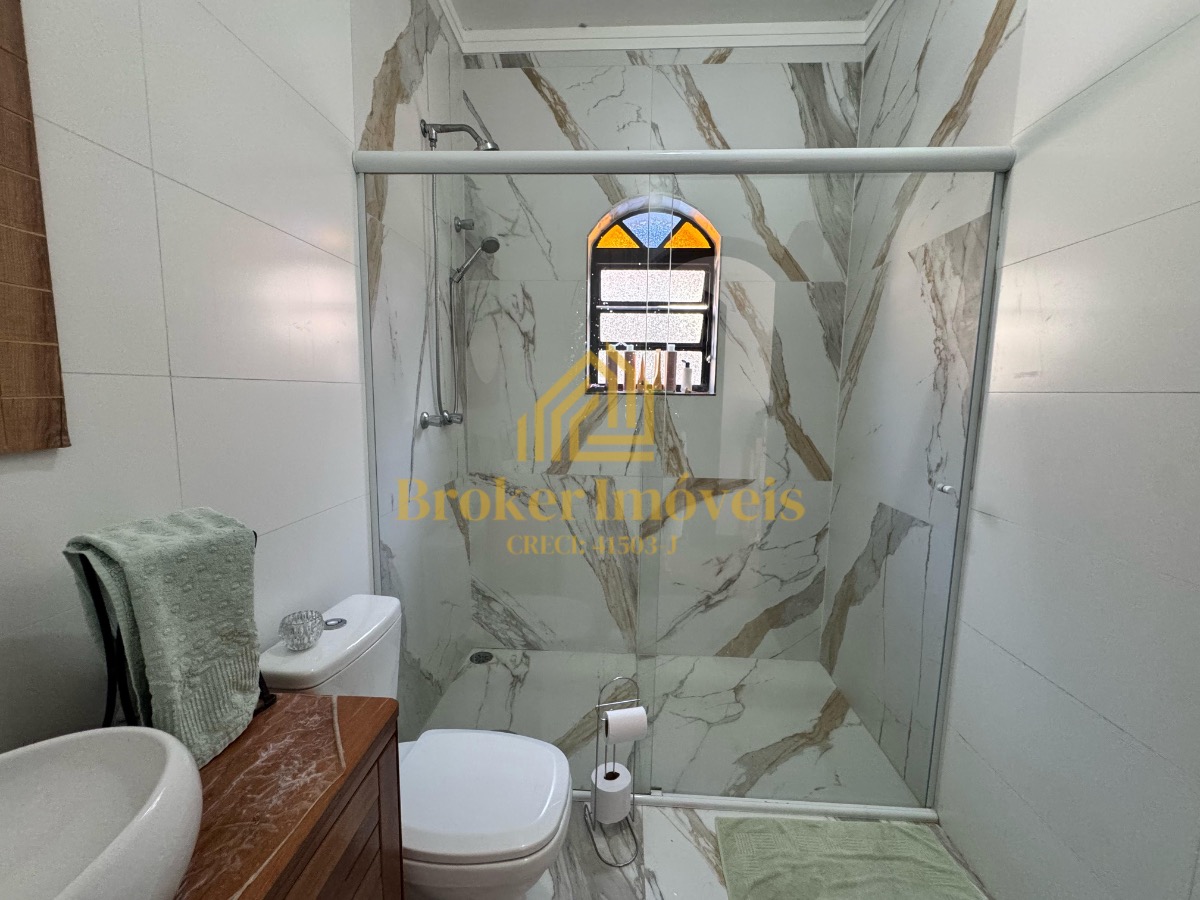 Casa térrea com 4 dormitórios e piscina, 100m da praia no jardim britânia