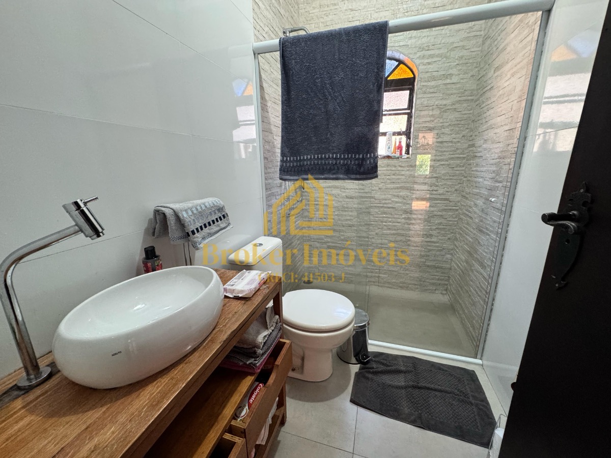 Casa térrea com 4 dormitórios e piscina, 100m da praia no jardim britânia