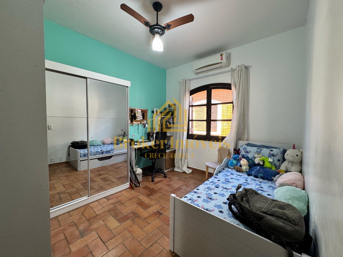 Casa térrea com 4 dormitórios e piscina, 100m da praia no jardim britânia