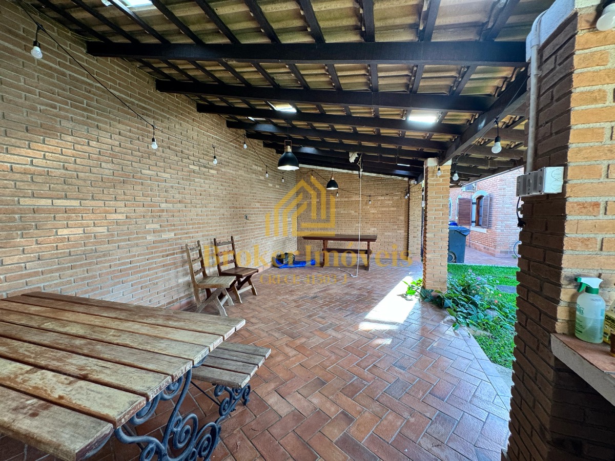 Casa térrea com 4 dormitórios e piscina, 100m da praia no jardim britânia