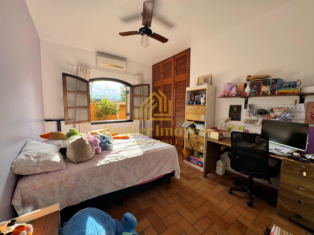 Casa térrea com 4 dormitórios e piscina, 100m da praia no jardim britânia