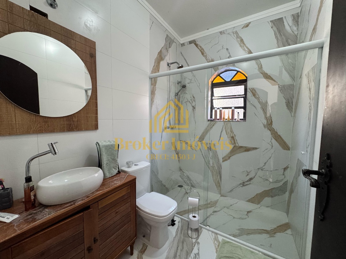 Casa térrea com 4 dormitórios e piscina, 100m da praia no jardim britânia