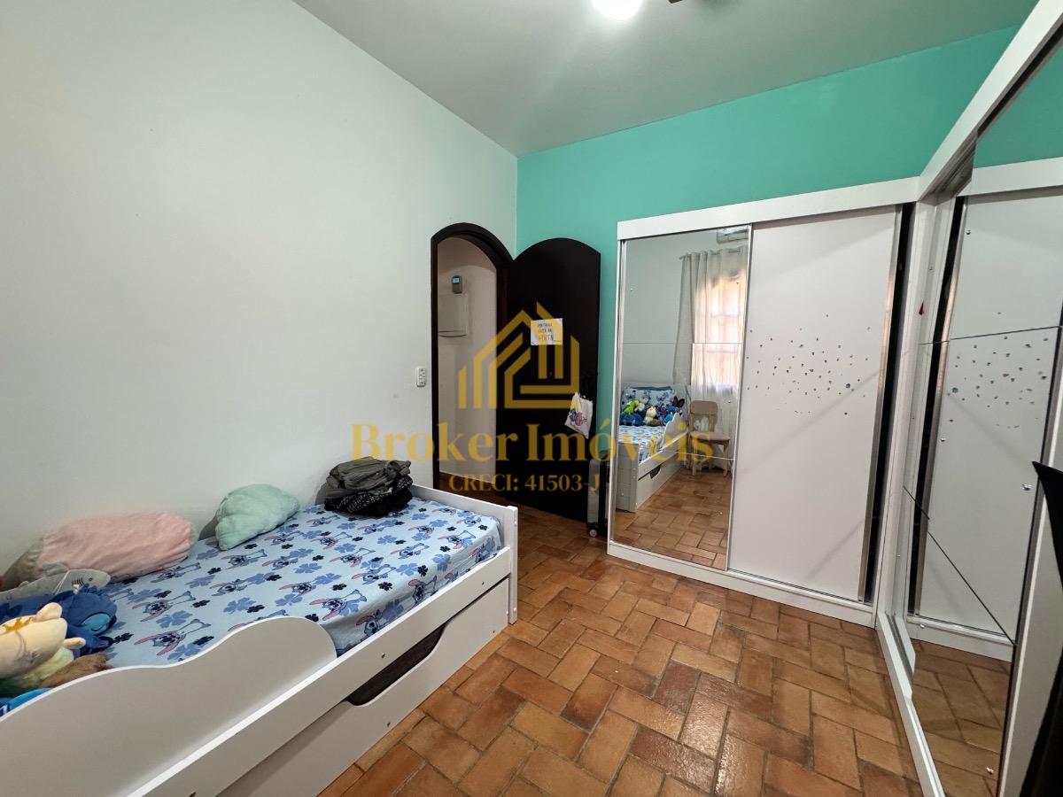 Casa térrea com 4 dormitórios e piscina, 100m da praia no jardim britânia