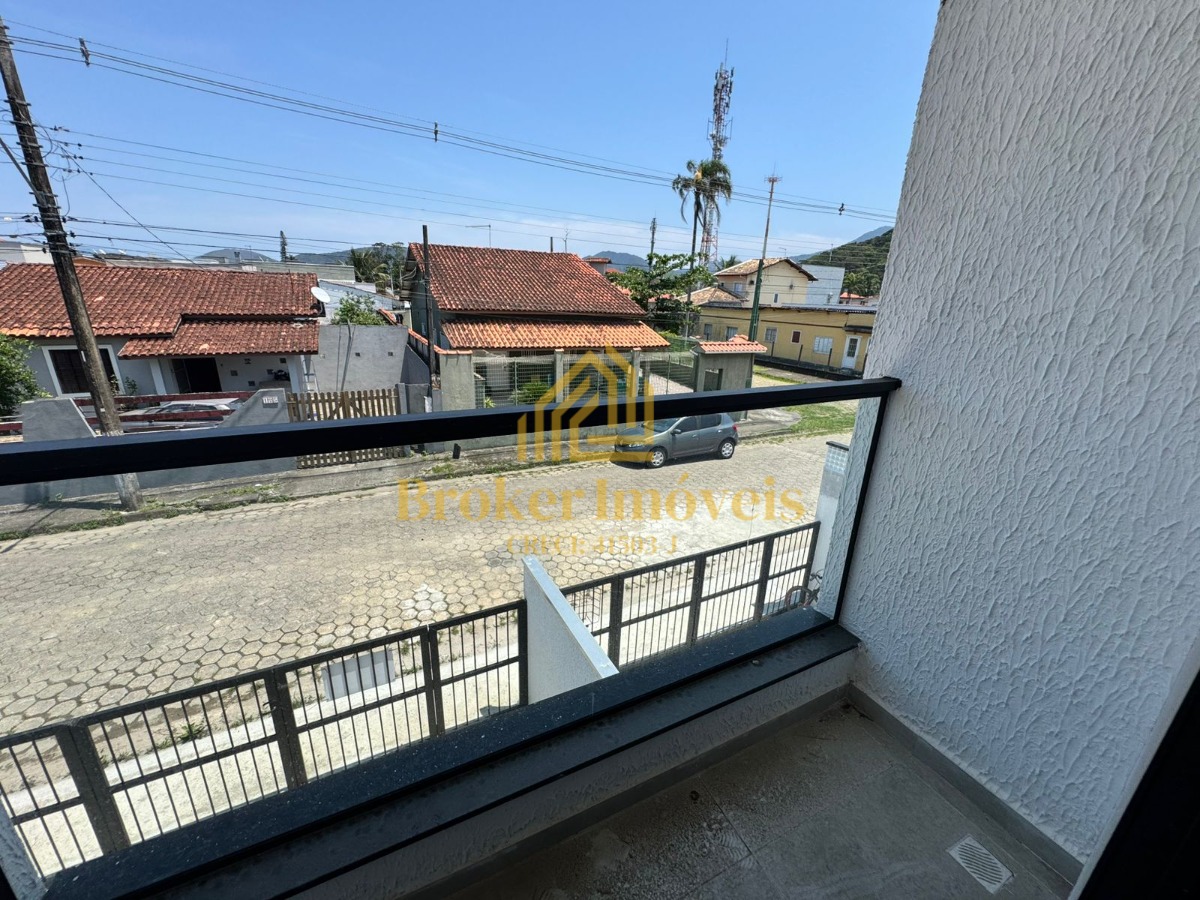 Sobrado a apenas 150 metros da praia de massaguaçu!