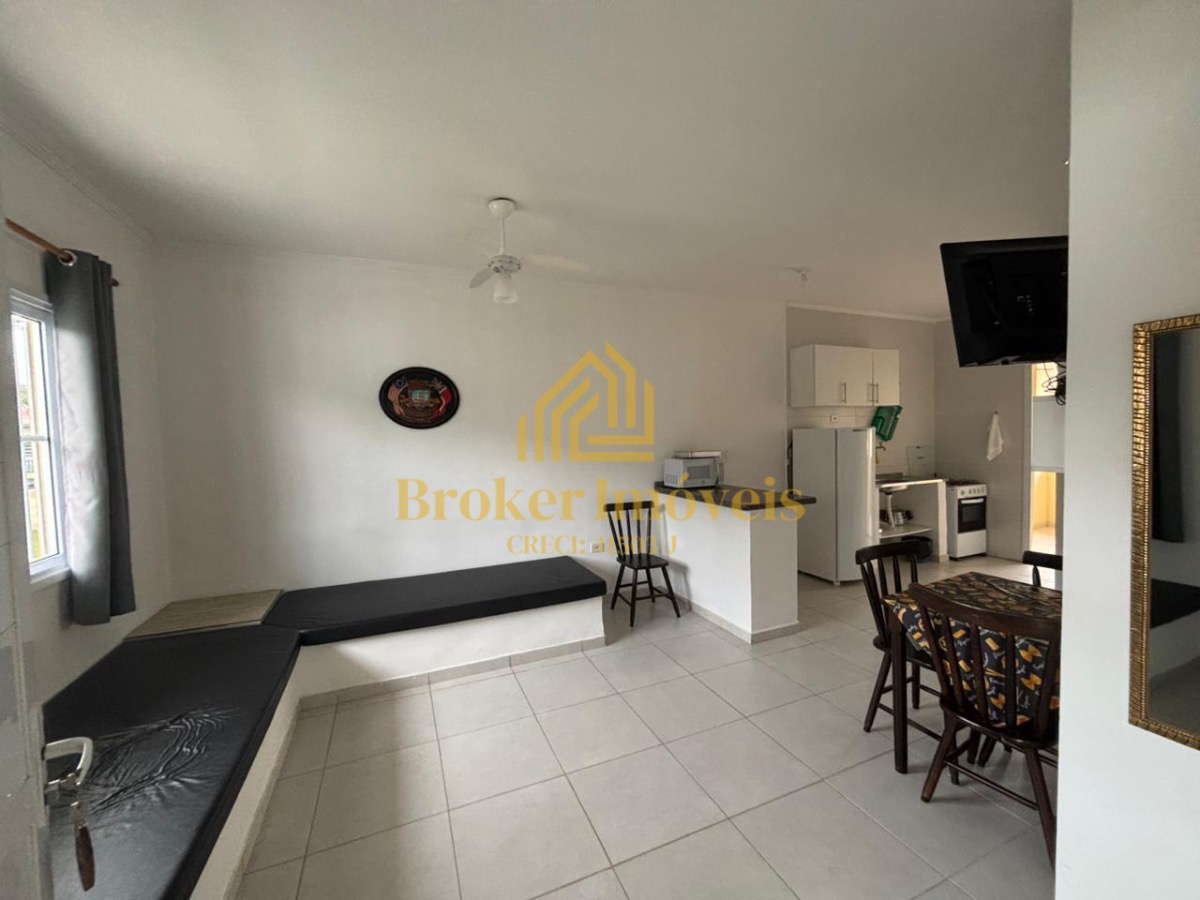 Apartamento à venda na praia da maranduba à 800 metros da pr