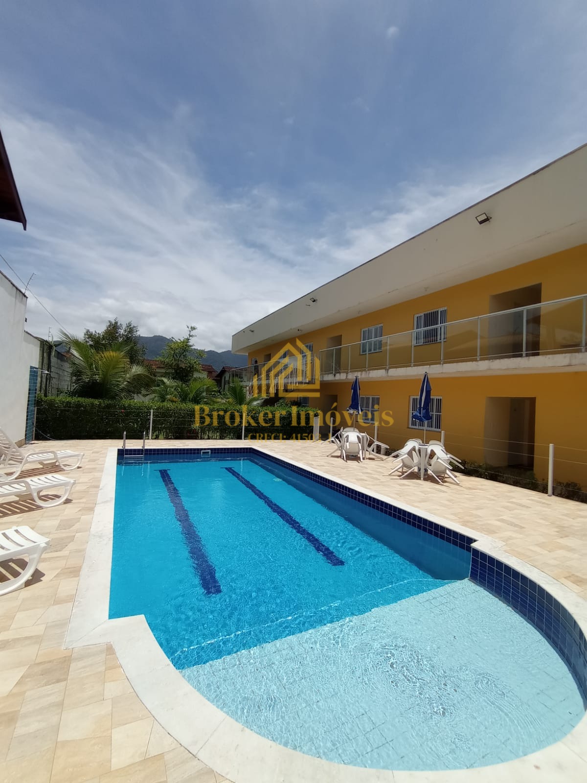 Apartamento à venda na praia da maranduba à 800 metros da pr