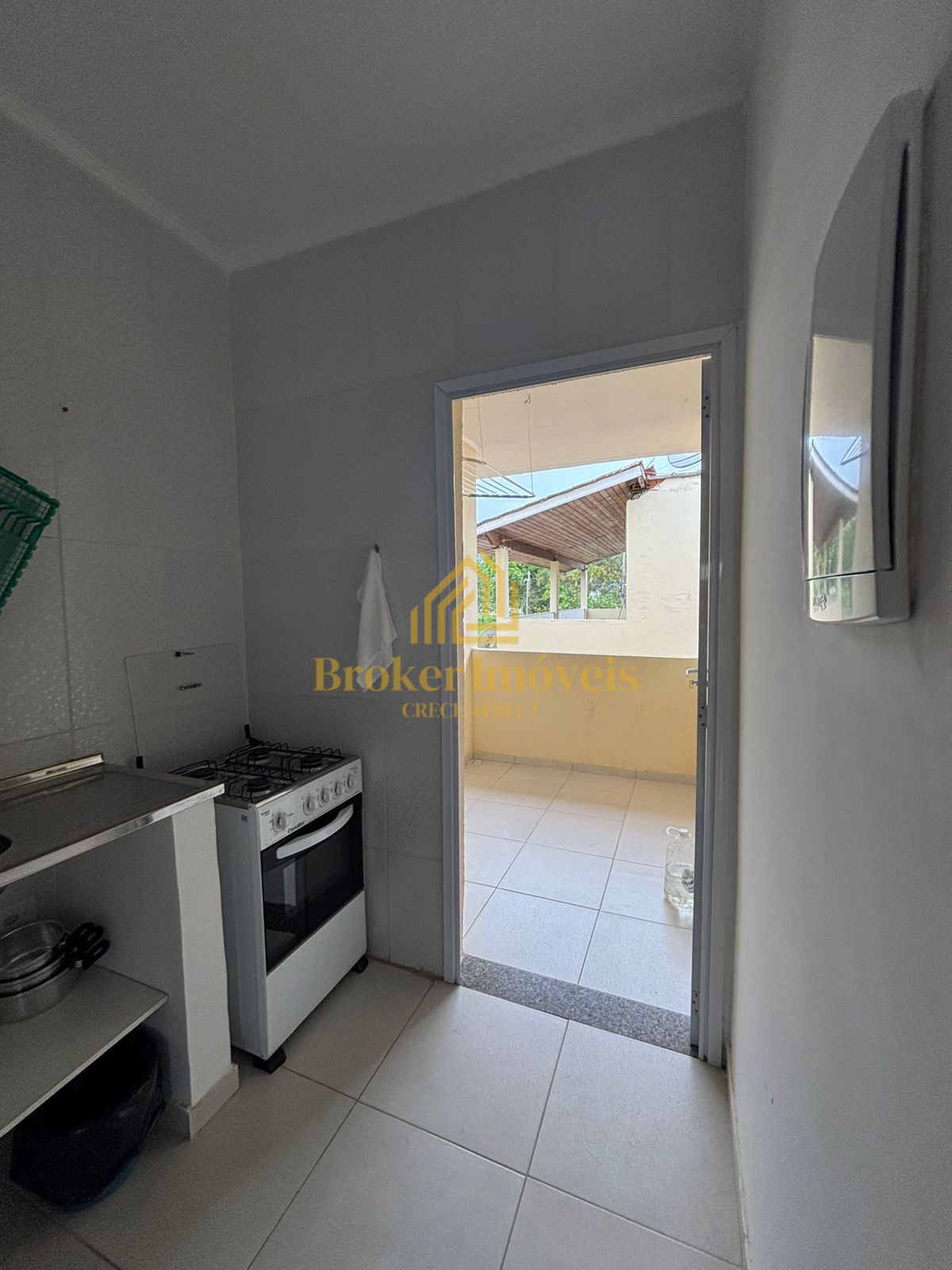 Apartamento à venda na praia da maranduba à 800 metros da pr