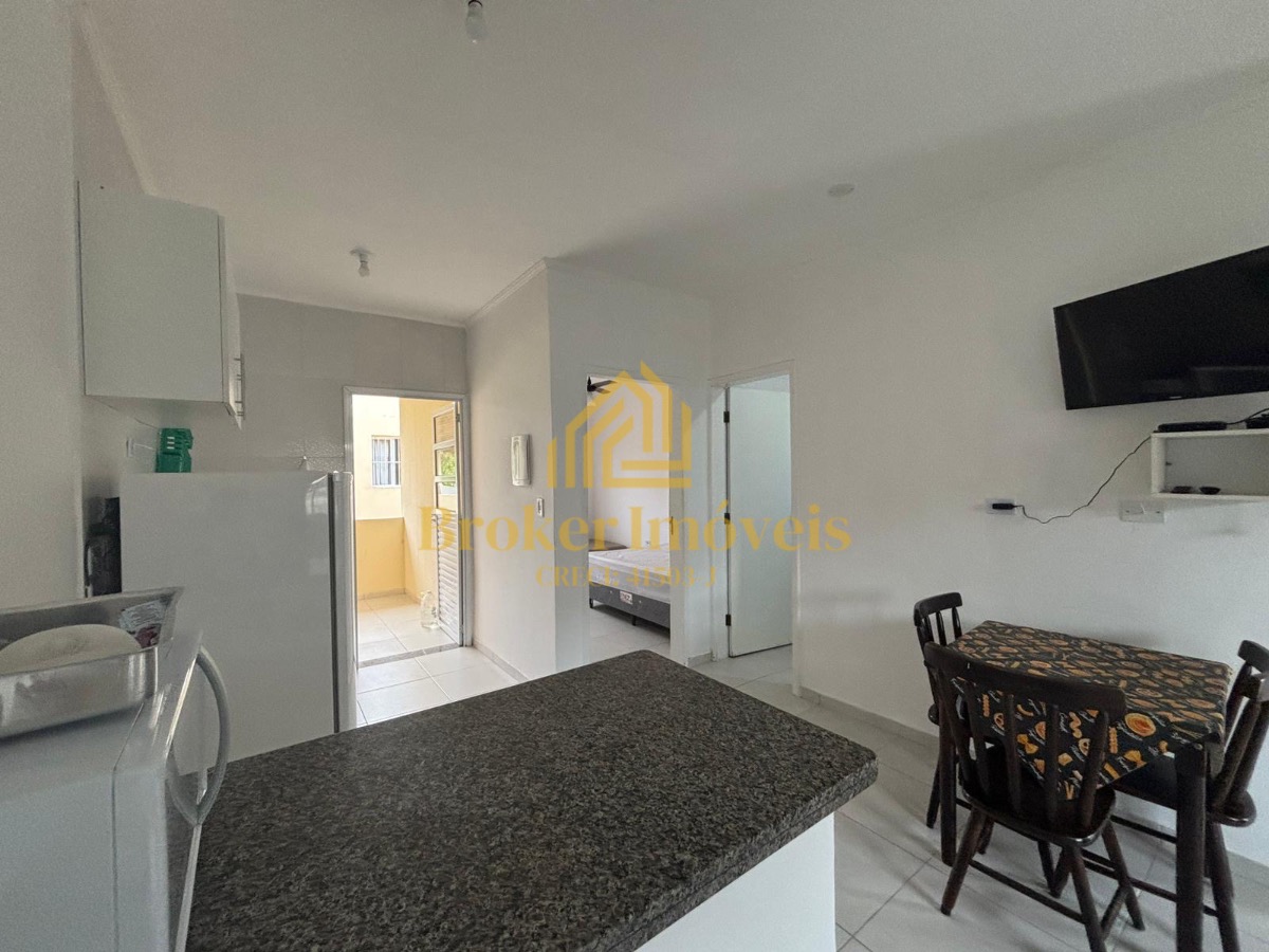 Apartamento à venda na praia da maranduba à 800 metros da pr