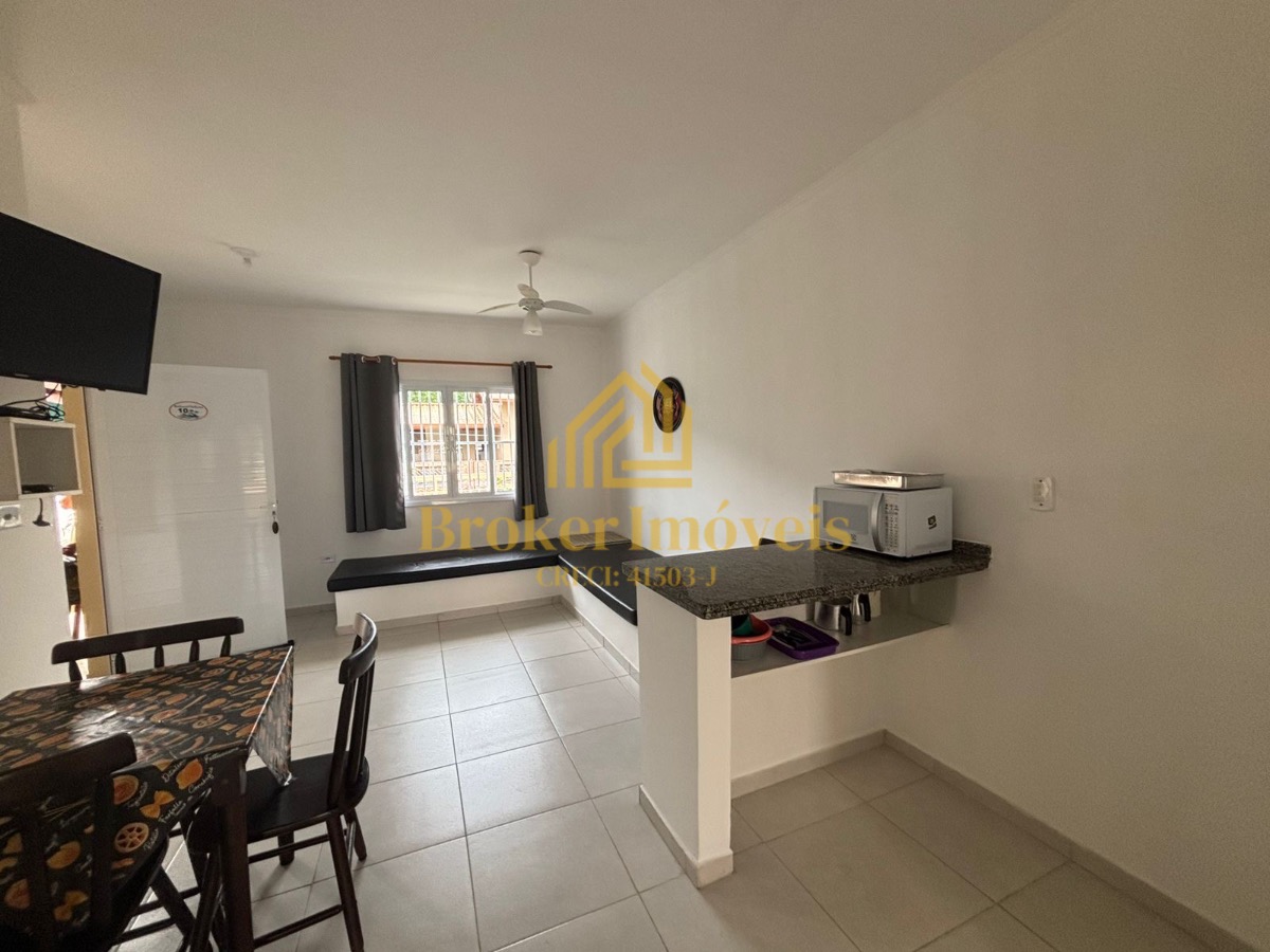 Apartamento à venda na praia da maranduba à 800 metros da pr