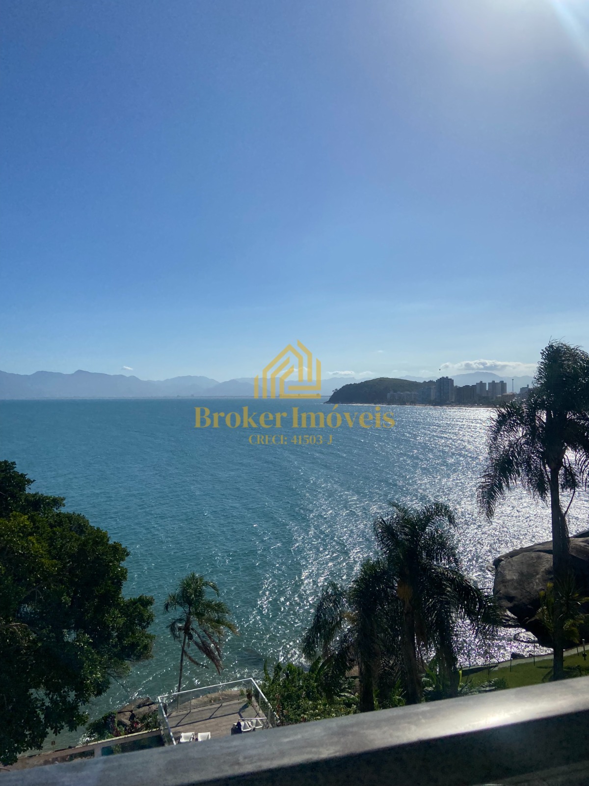 Duplex frente ao mar com vista de tirar o fôlego! pé na arei