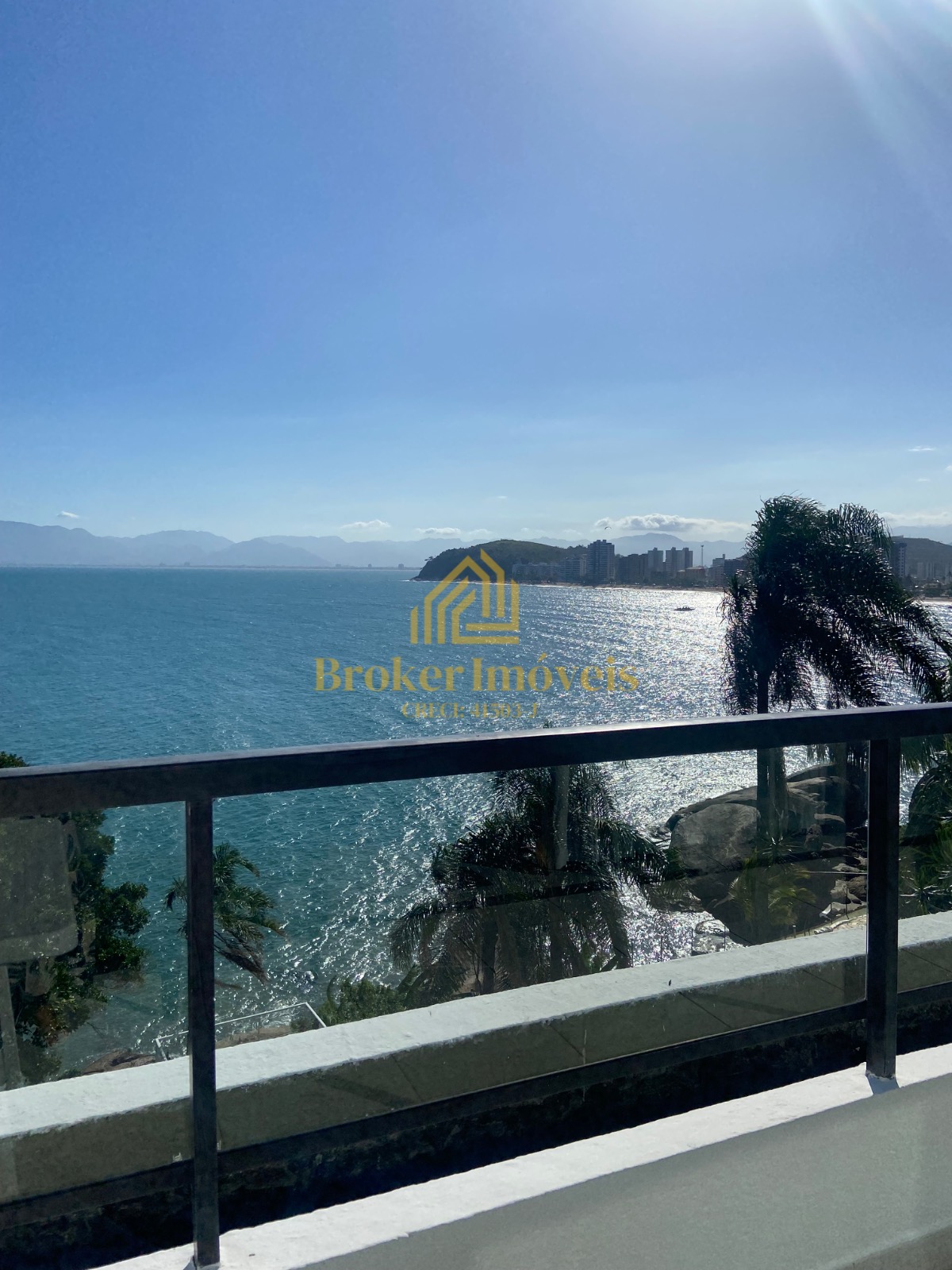 Duplex frente ao mar com vista de tirar o fôlego! pé na arei