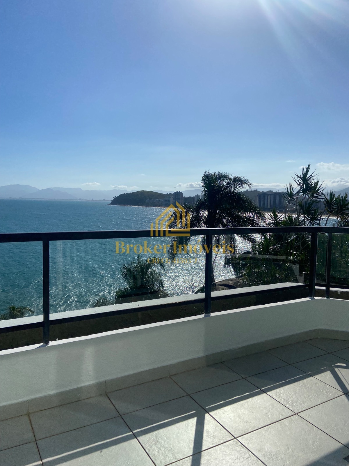 Duplex frente ao mar com vista de tirar o fôlego! pé na arei