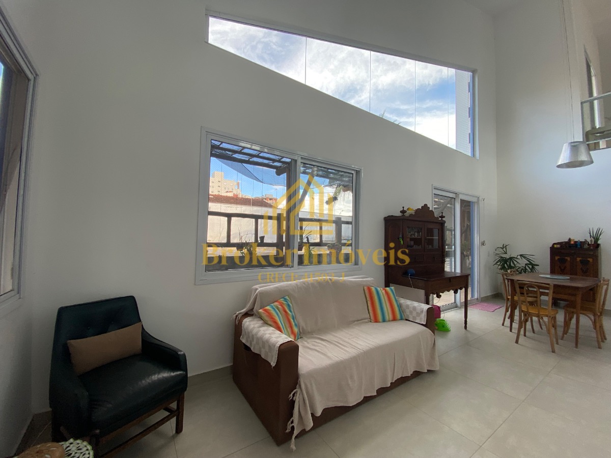 Casa à venda na Praia Martim de Sá, com 2 lotes no total 720M², somente à 190 metros da praia