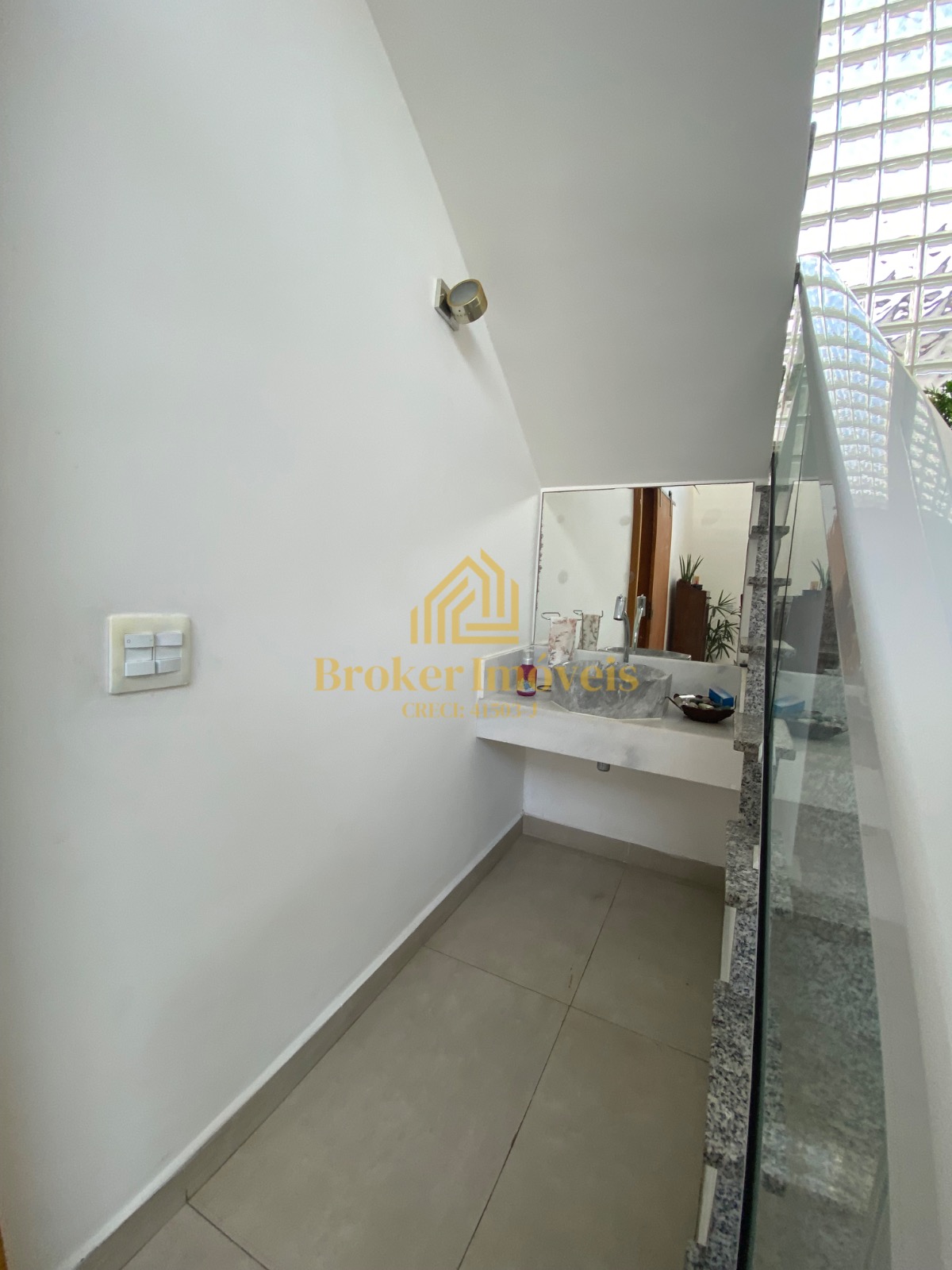 Casa à venda na Praia Martim de Sá, com 2 lotes no total 720M², somente à 190 metros da praia