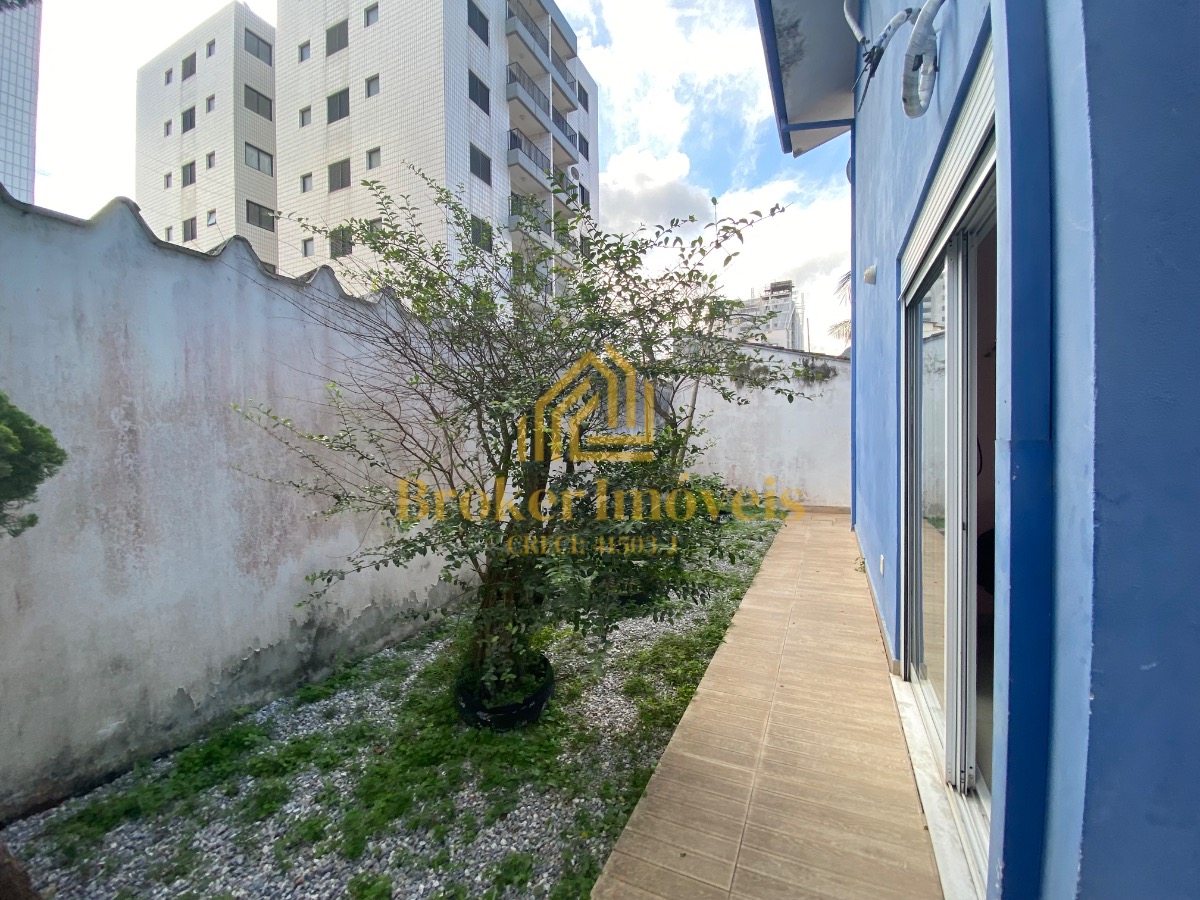Casa à venda na Praia Martim de Sá, com 2 lotes no total 720M², somente à 190 metros da praia