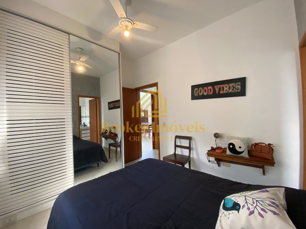 Casa à venda na Praia Martim de Sá, com 2 lotes no total 720M², somente à 190 metros da praia