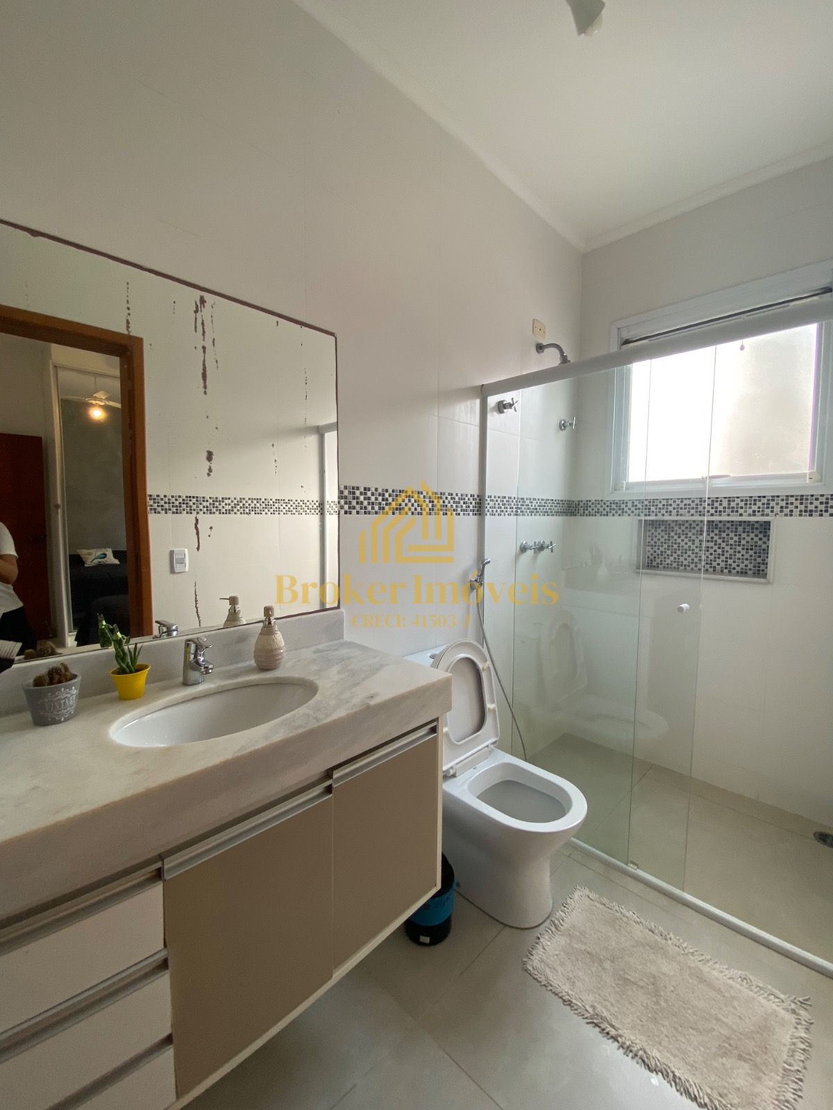 Casa à venda na Praia Martim de Sá, com 2 lotes no total 720M², somente à 190 metros da praia