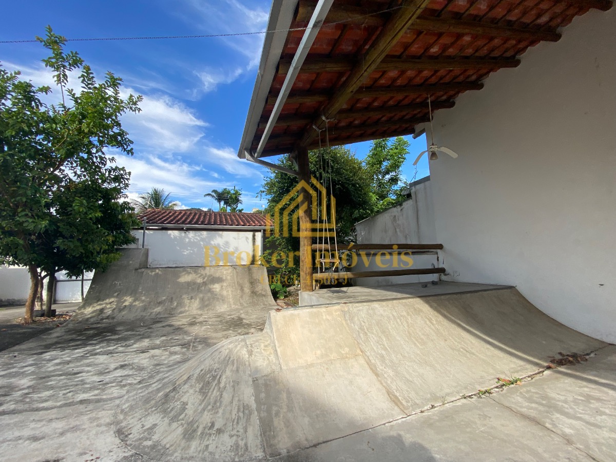Casa à venda na Praia Martim de Sá, com 2 lotes no total 720M², somente à 190 metros da praia
