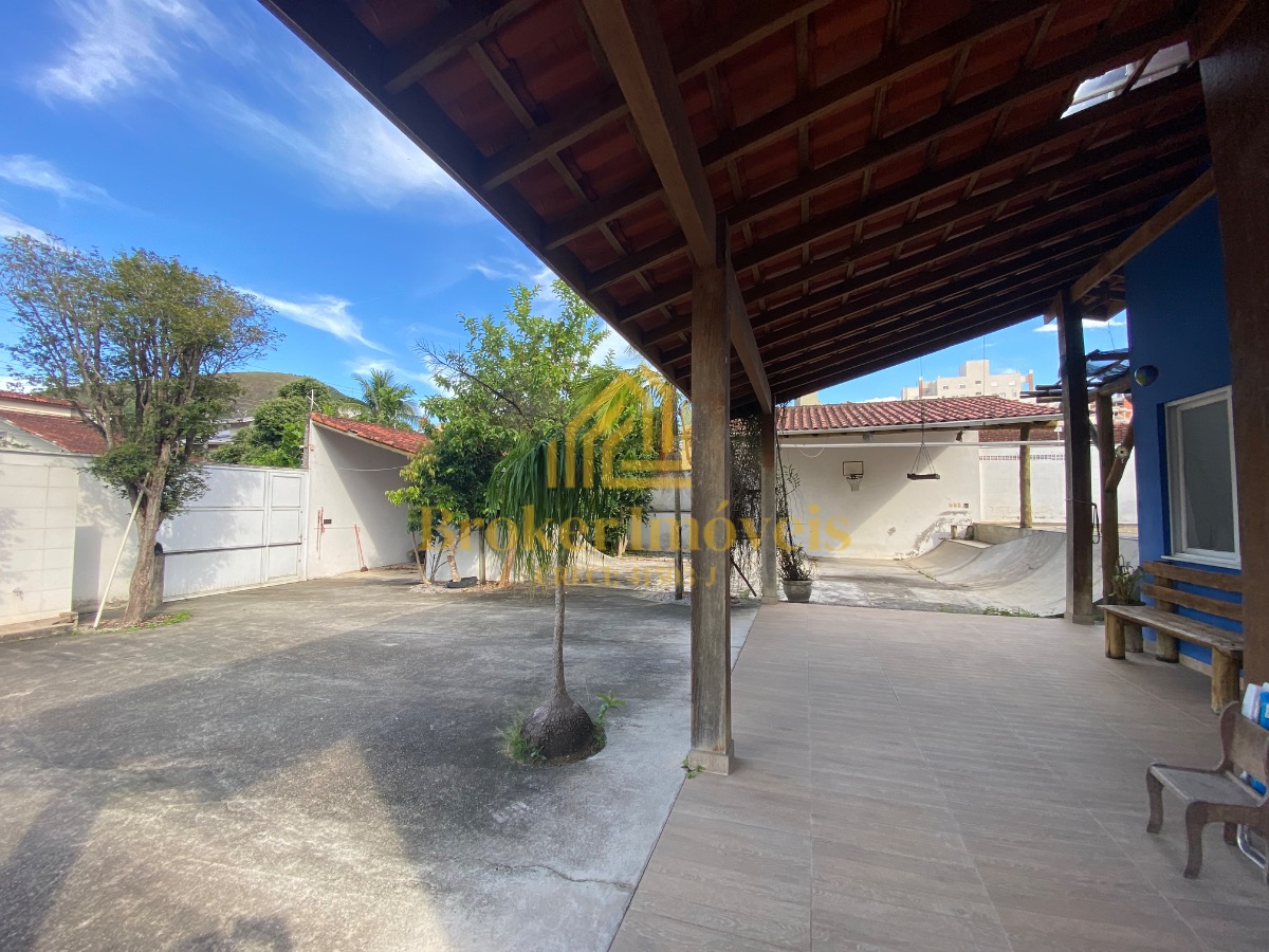 Casa à venda na Praia Martim de Sá, com 2 lotes no total 720M², somente à 190 metros da praia