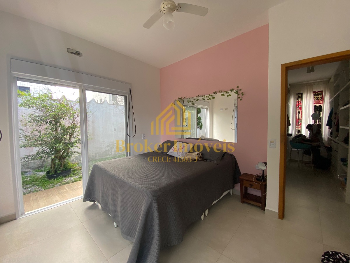 Casa à venda na Praia Martim de Sá, com 2 lotes no total 720M², somente à 190 metros da praia