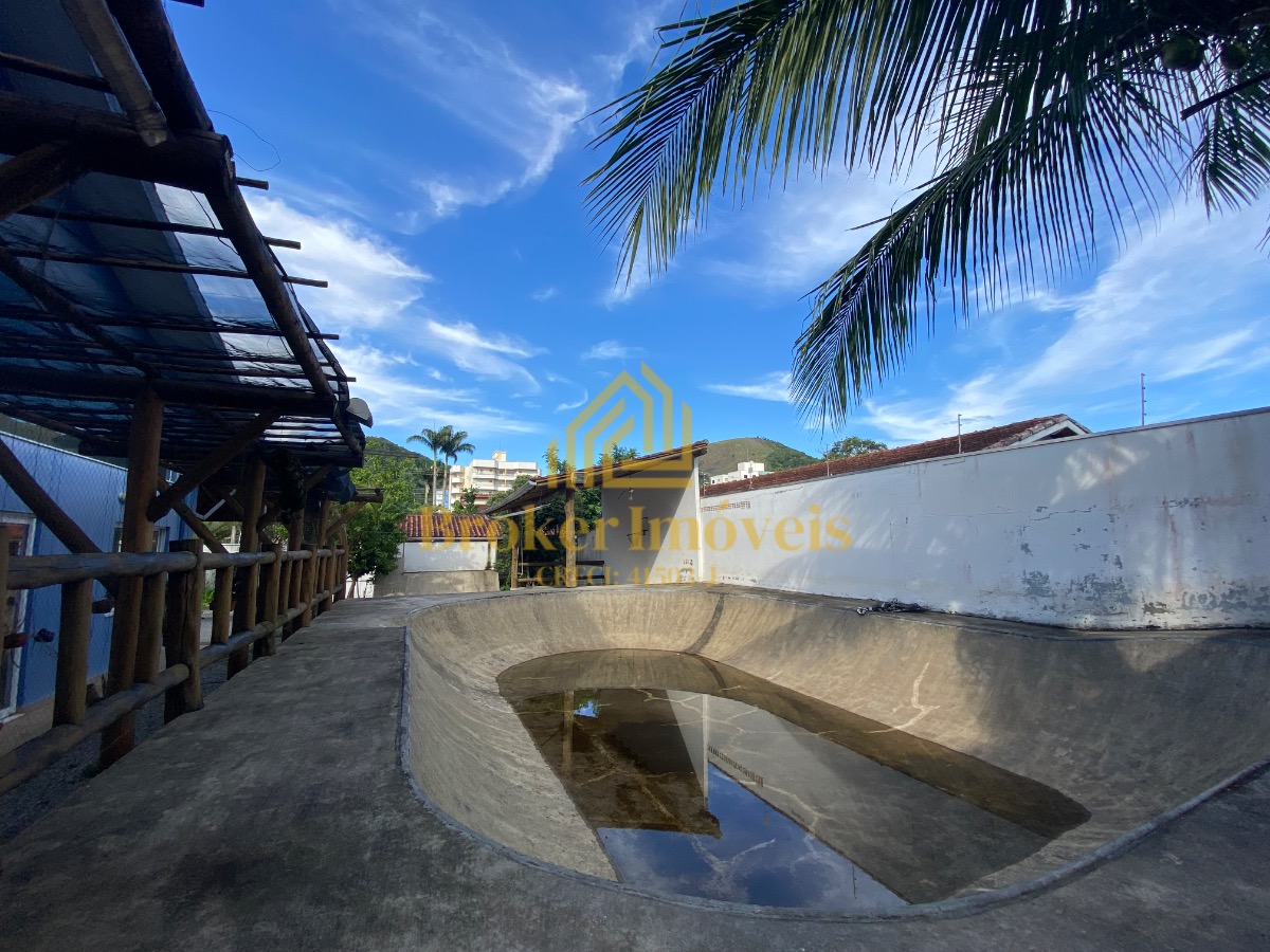 Casa à venda na Praia Martim de Sá, com 2 lotes no total 720M², somente à 190 metros da praia