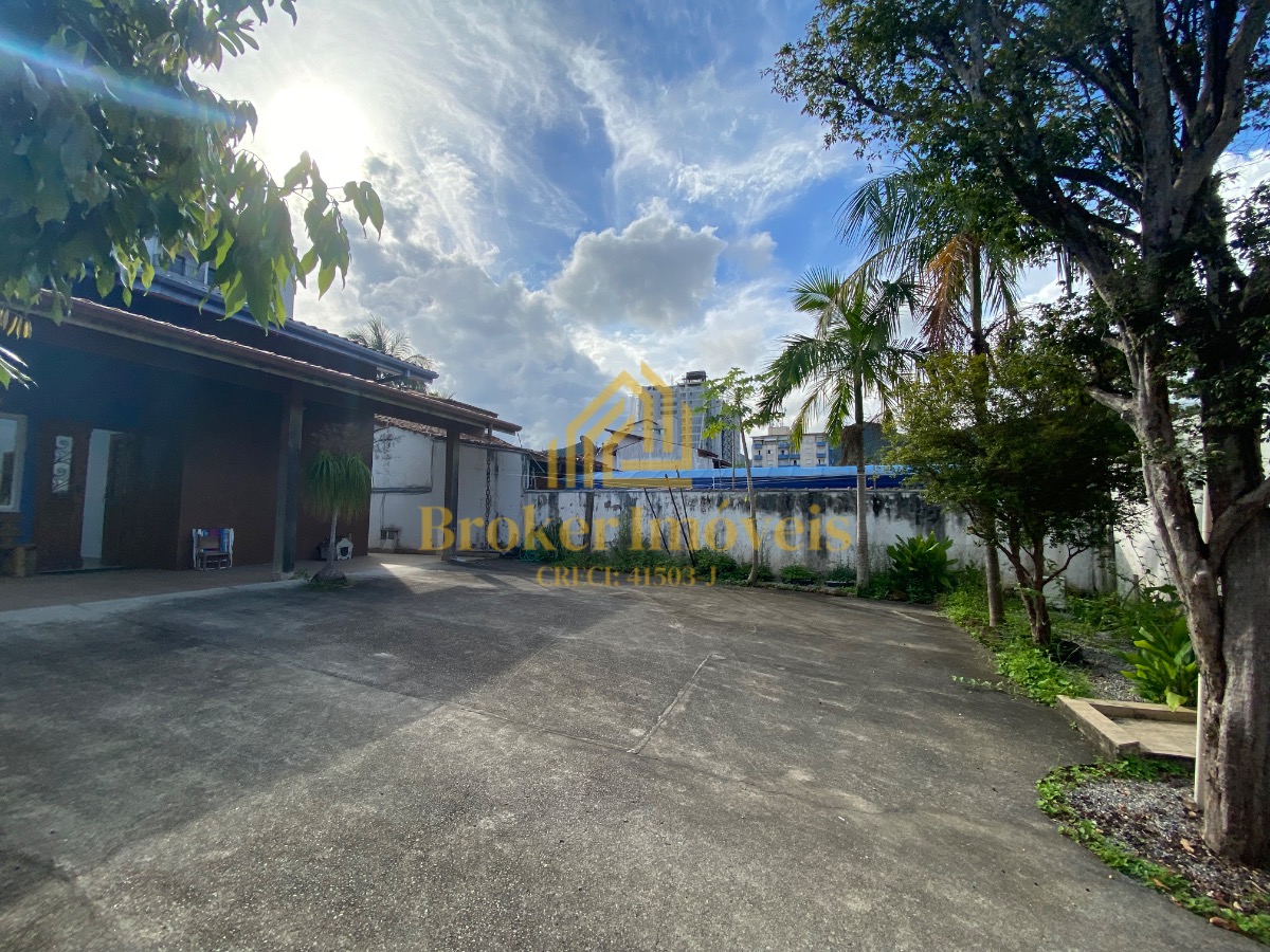 Casa à venda na Praia Martim de Sá, com 2 lotes no total 720M², somente à 190 metros da praia