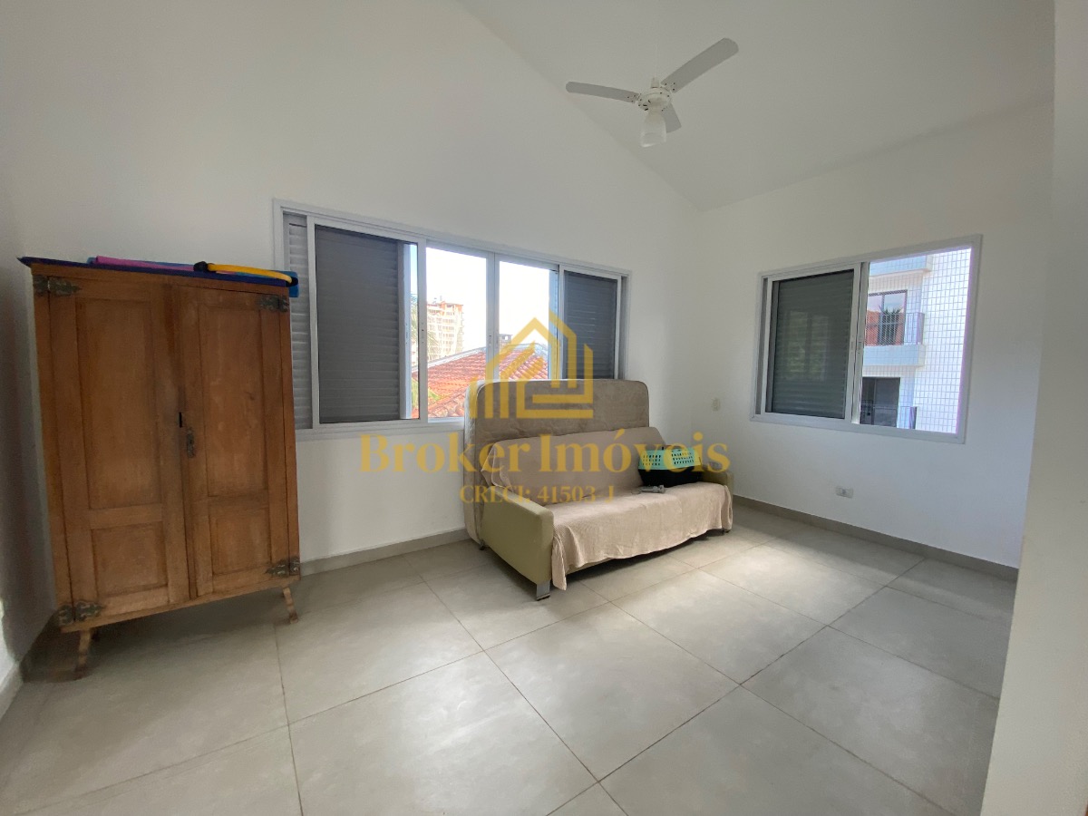Casa à venda na Praia Martim de Sá, com 2 lotes no total 720M², somente à 190 metros da praia