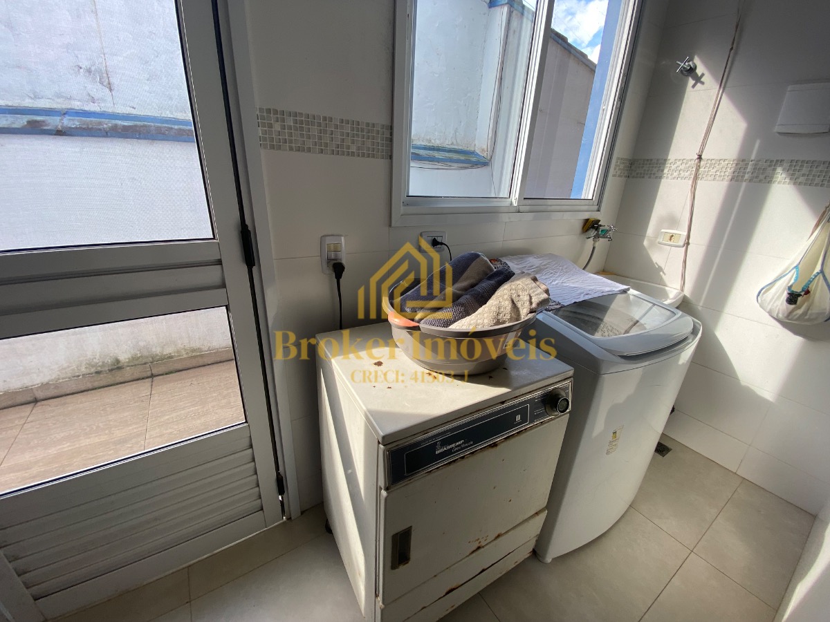 Casa à venda na Praia Martim de Sá, com 2 lotes no total 720M², somente à 190 metros da praia