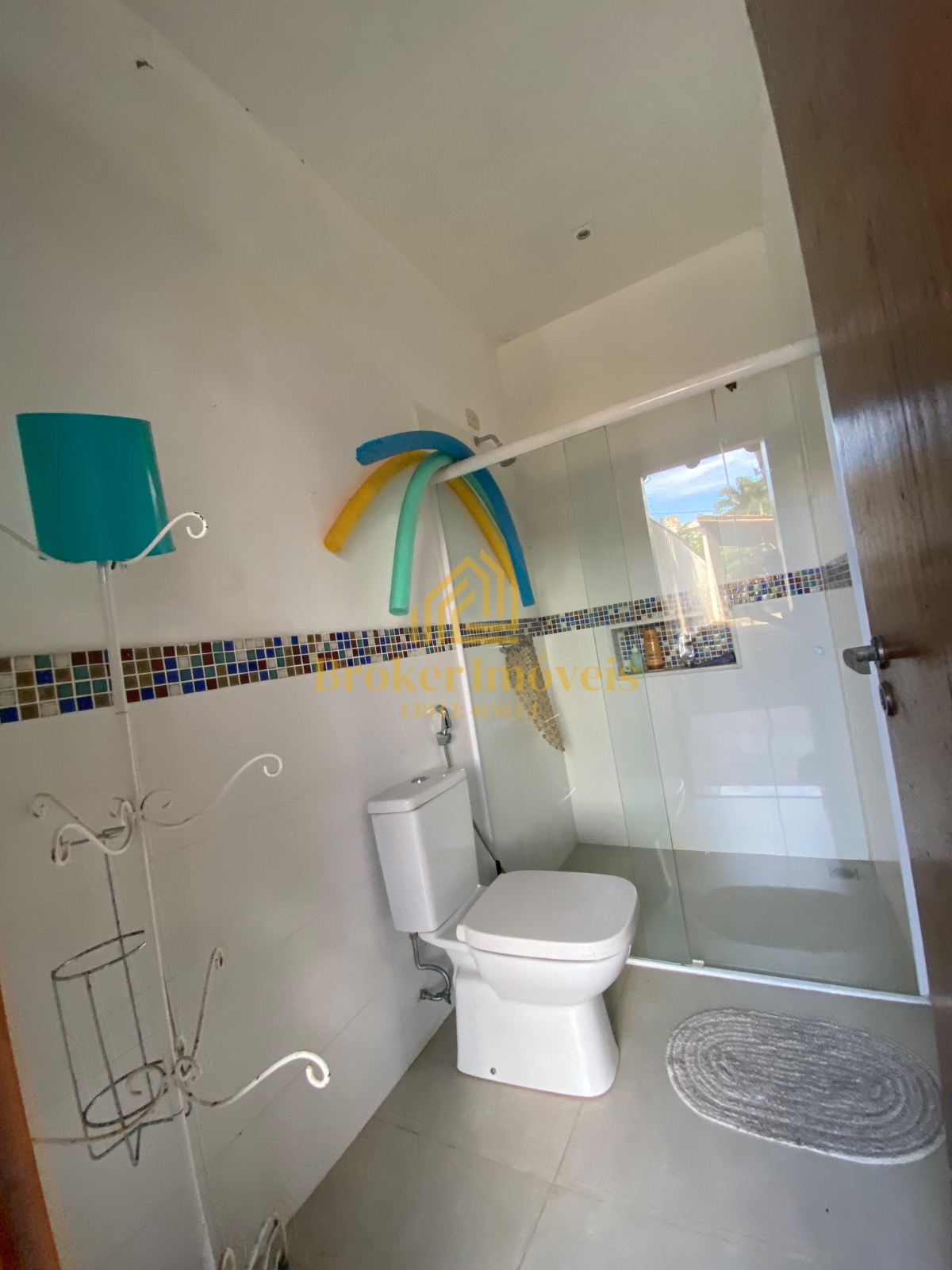 Casa à venda na Praia Martim de Sá, com 2 lotes no total 720M², somente à 190 metros da praia