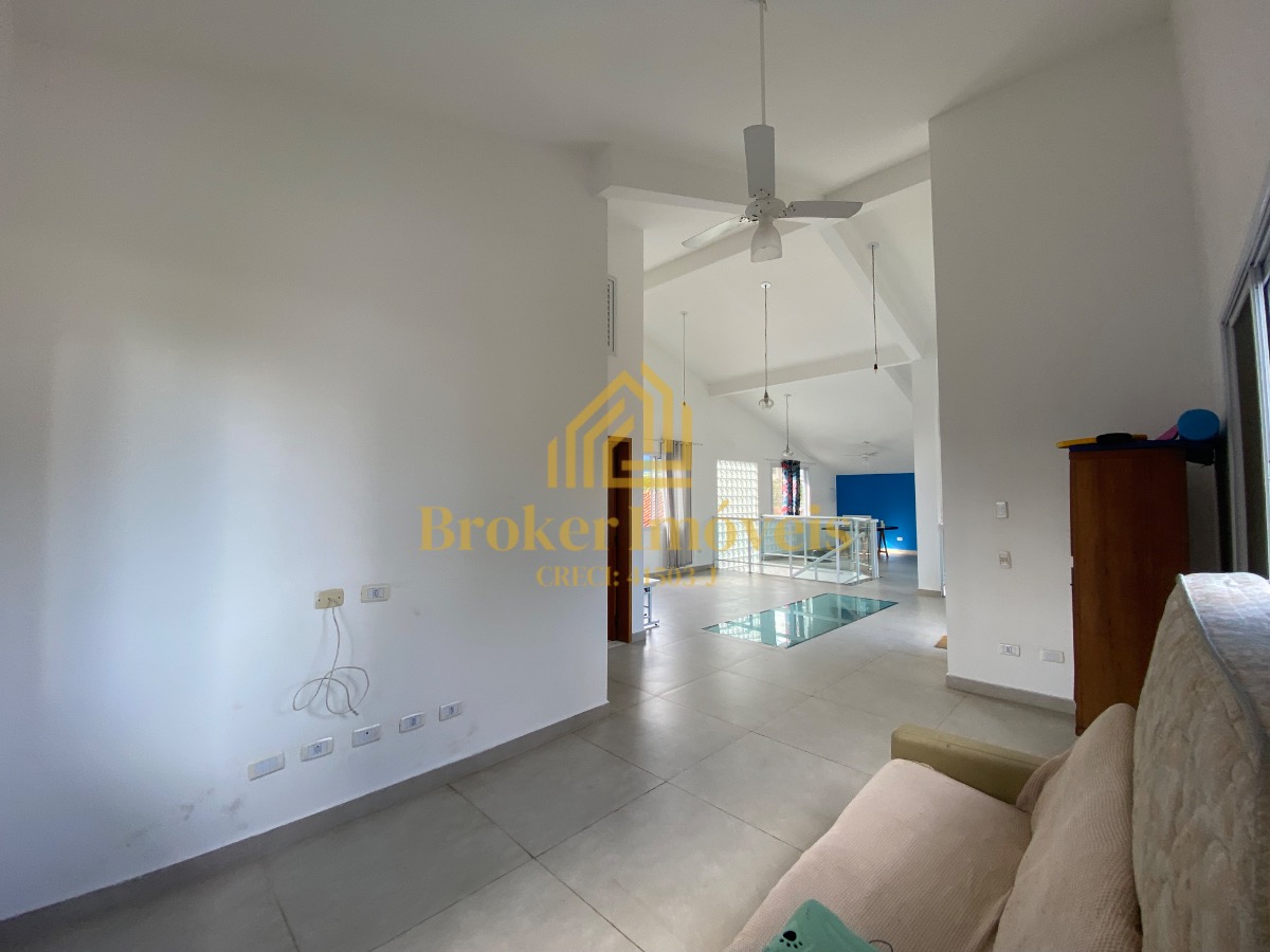 Casa à venda na Praia Martim de Sá, com 2 lotes no total 720M², somente à 190 metros da praia
