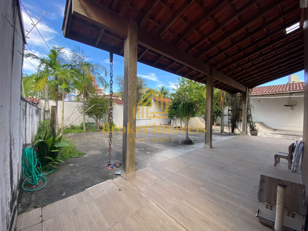 Casa à venda na Praia Martim de Sá, com 2 lotes no total 720M², somente à 190 metros da praia