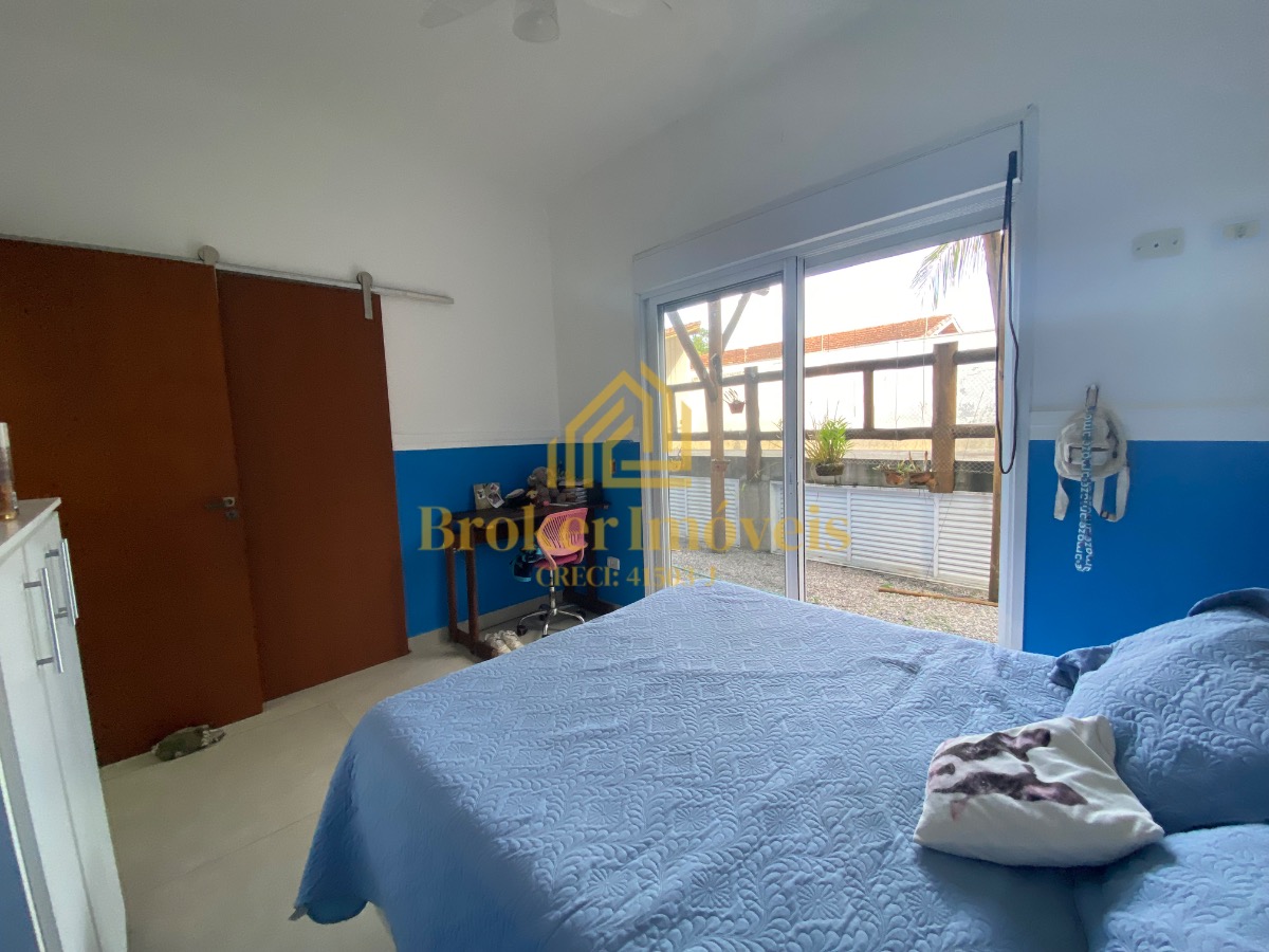 Casa à venda na Praia Martim de Sá, com 2 lotes no total 720M², somente à 190 metros da praia