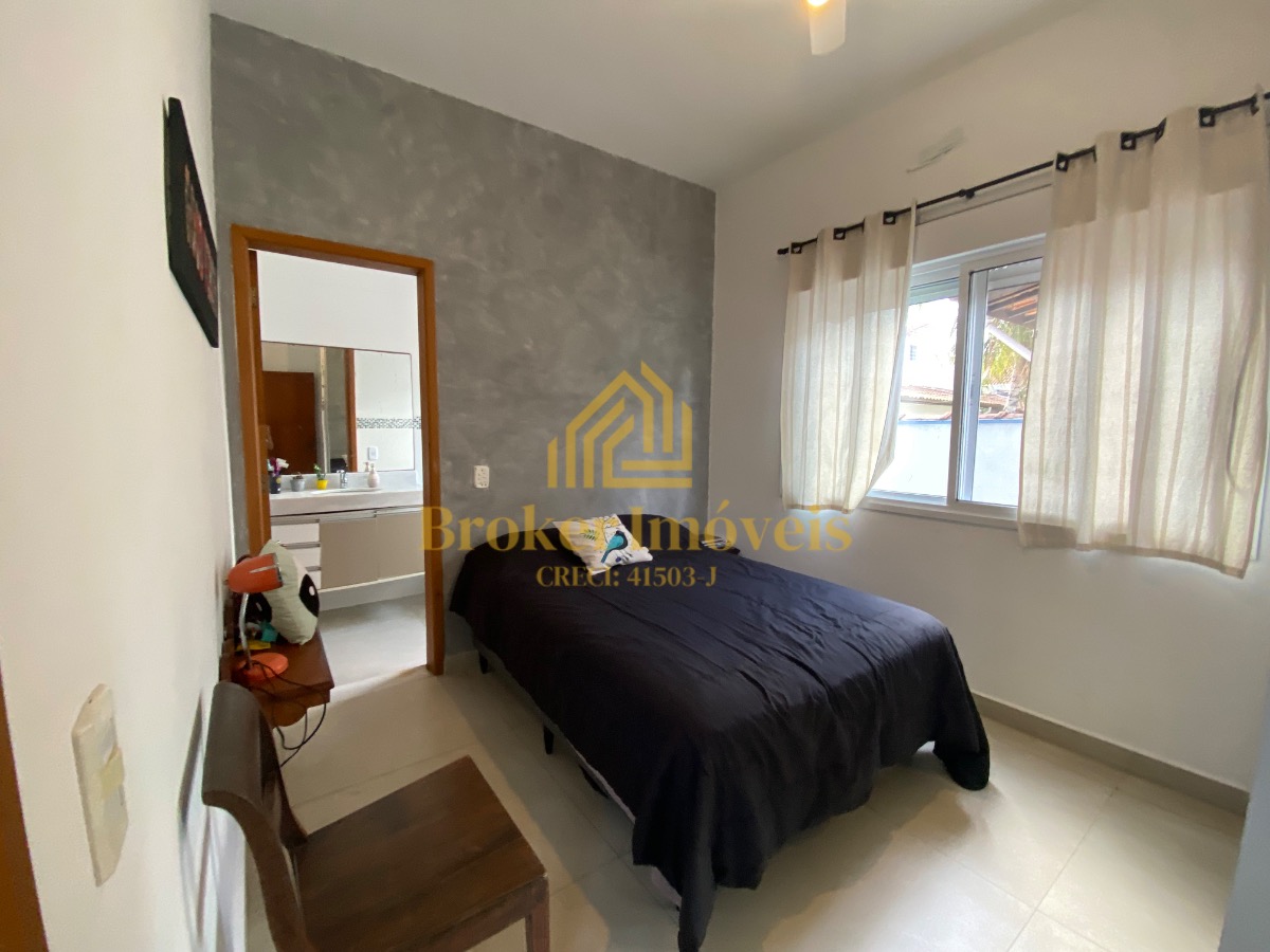 Casa à venda na Praia Martim de Sá, com 2 lotes no total 720M², somente à 190 metros da praia