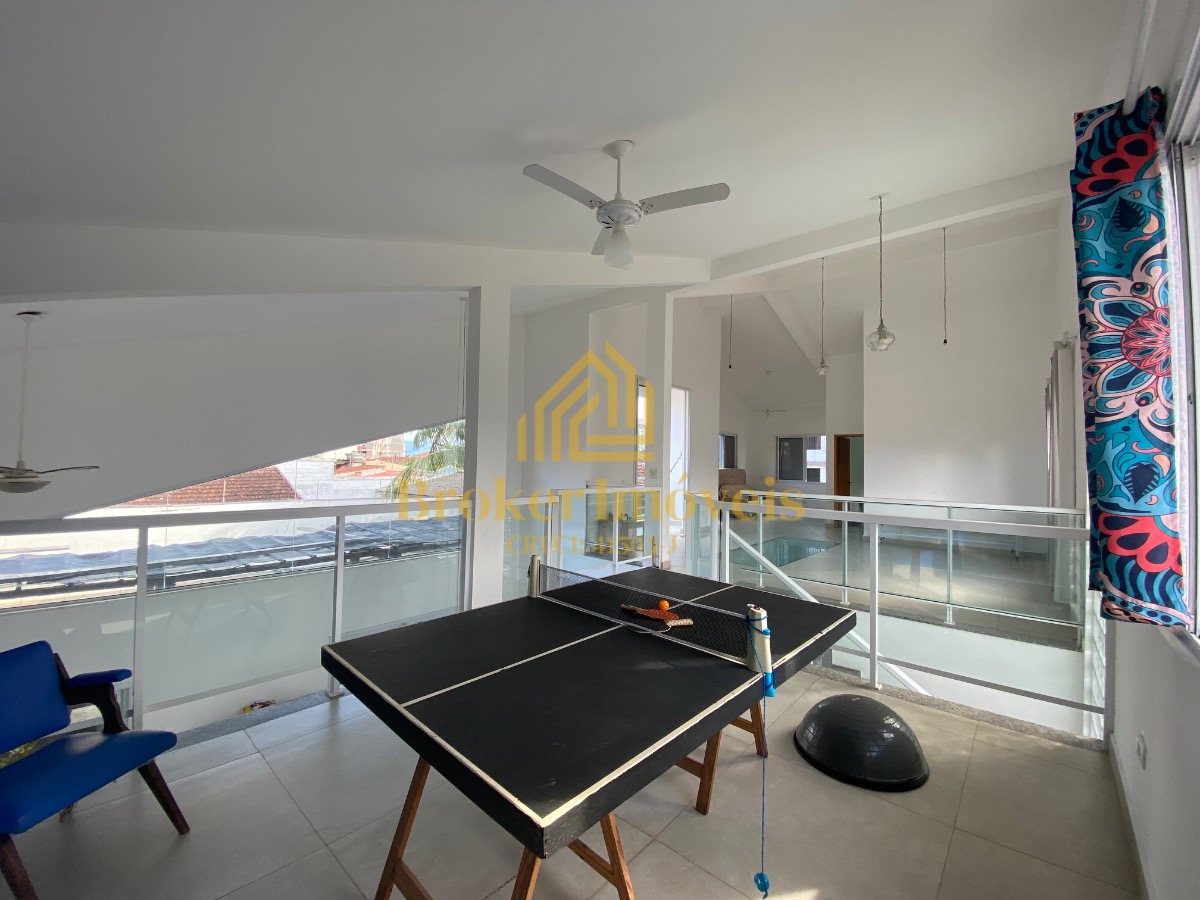 Casa à venda na Praia Martim de Sá, com 2 lotes no total 720M², somente à 190 metros da praia